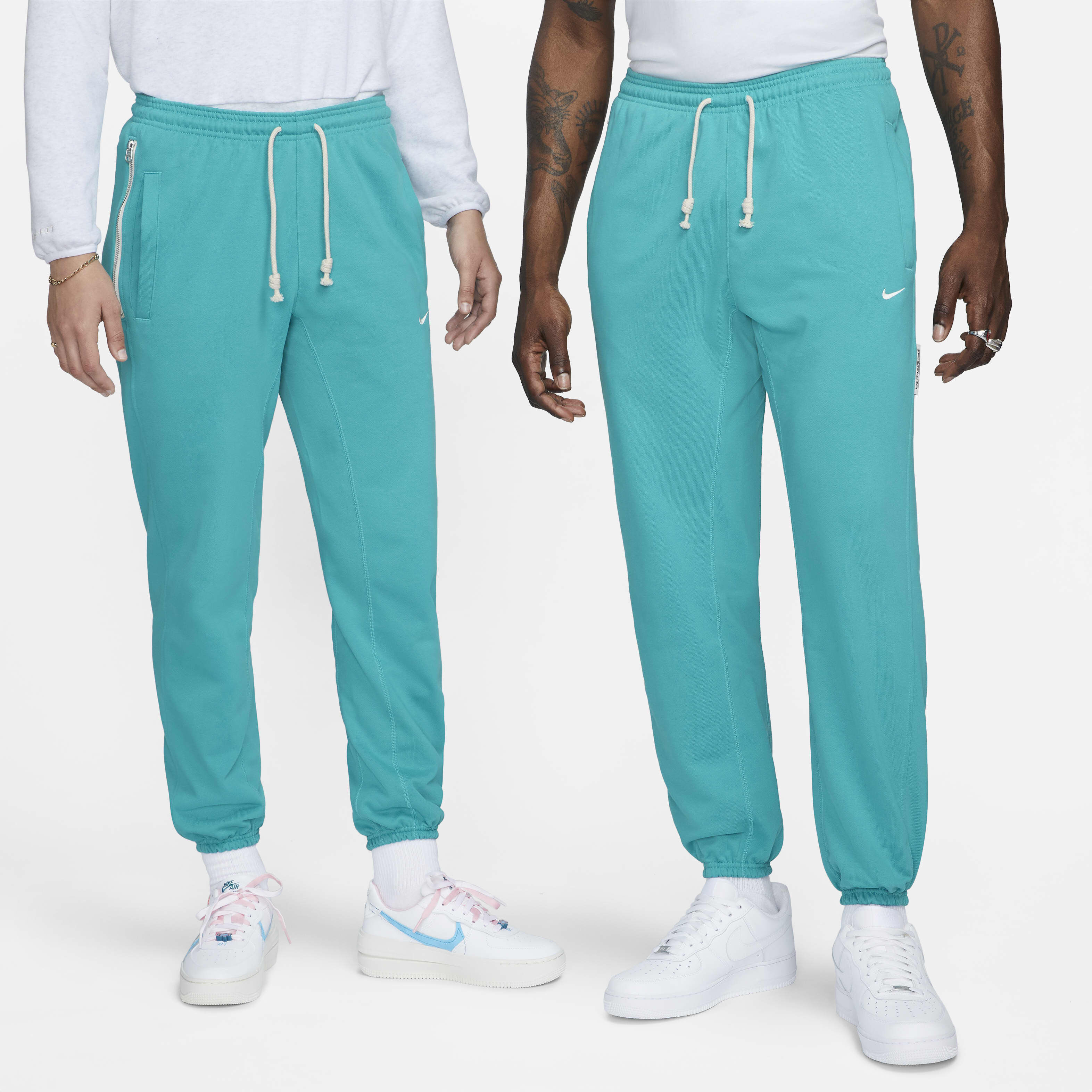 Nike Standard Issue image number 0