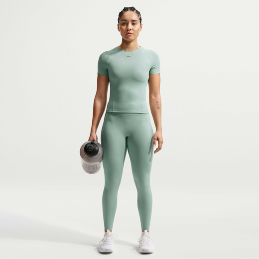 Nike Universa