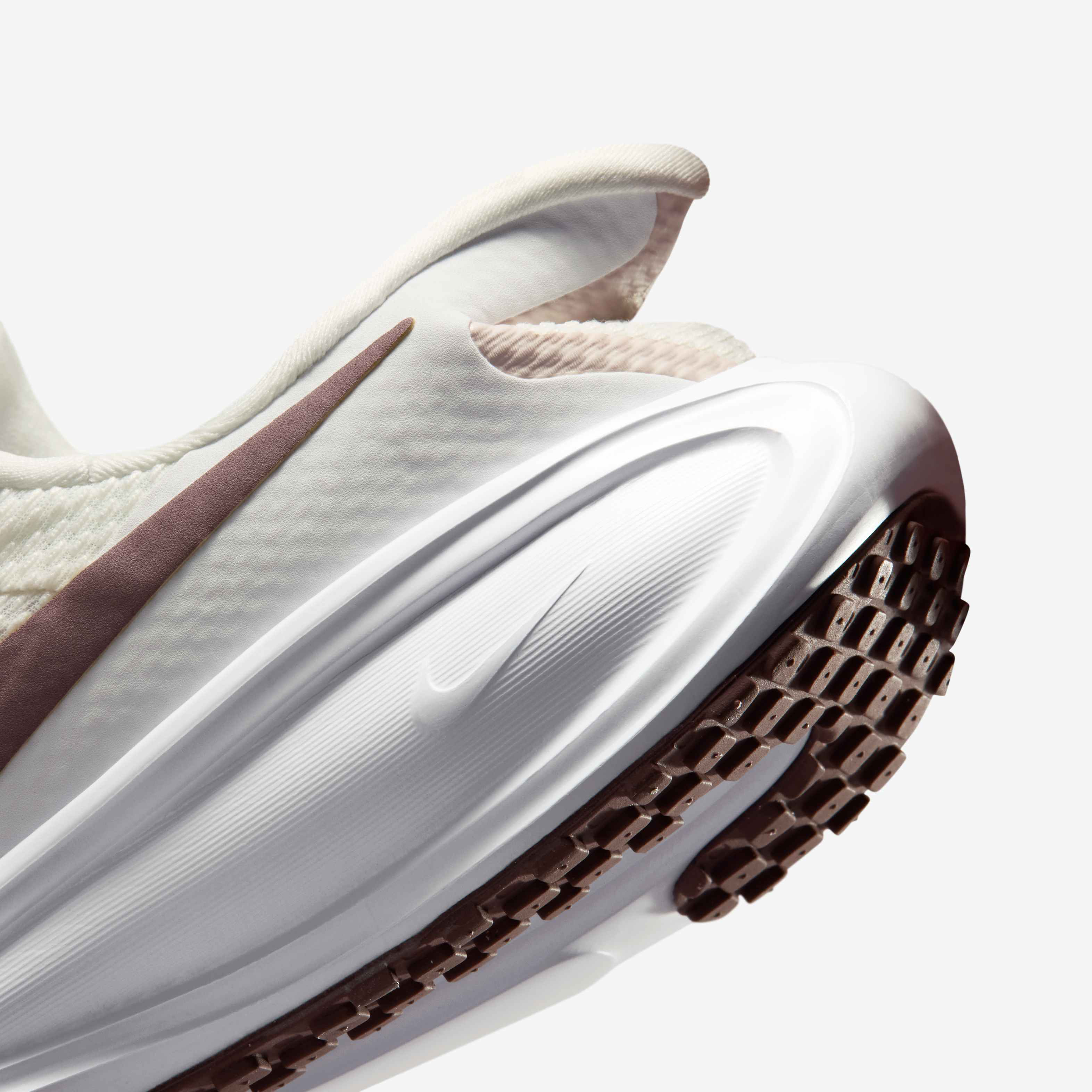 Nike Revolution 8 EasyOn image number 8