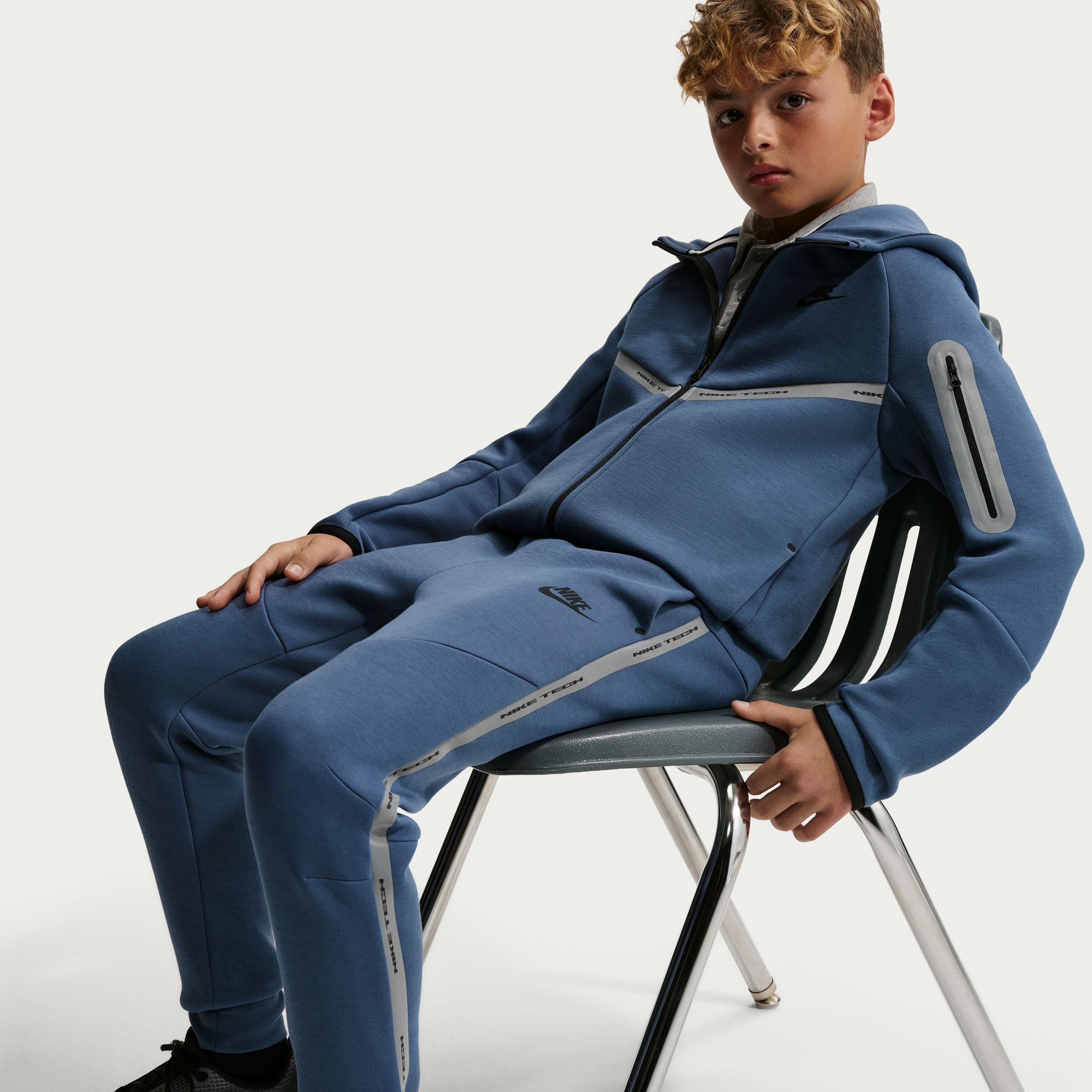 Nike Sportswear Tech Fleece image number 4