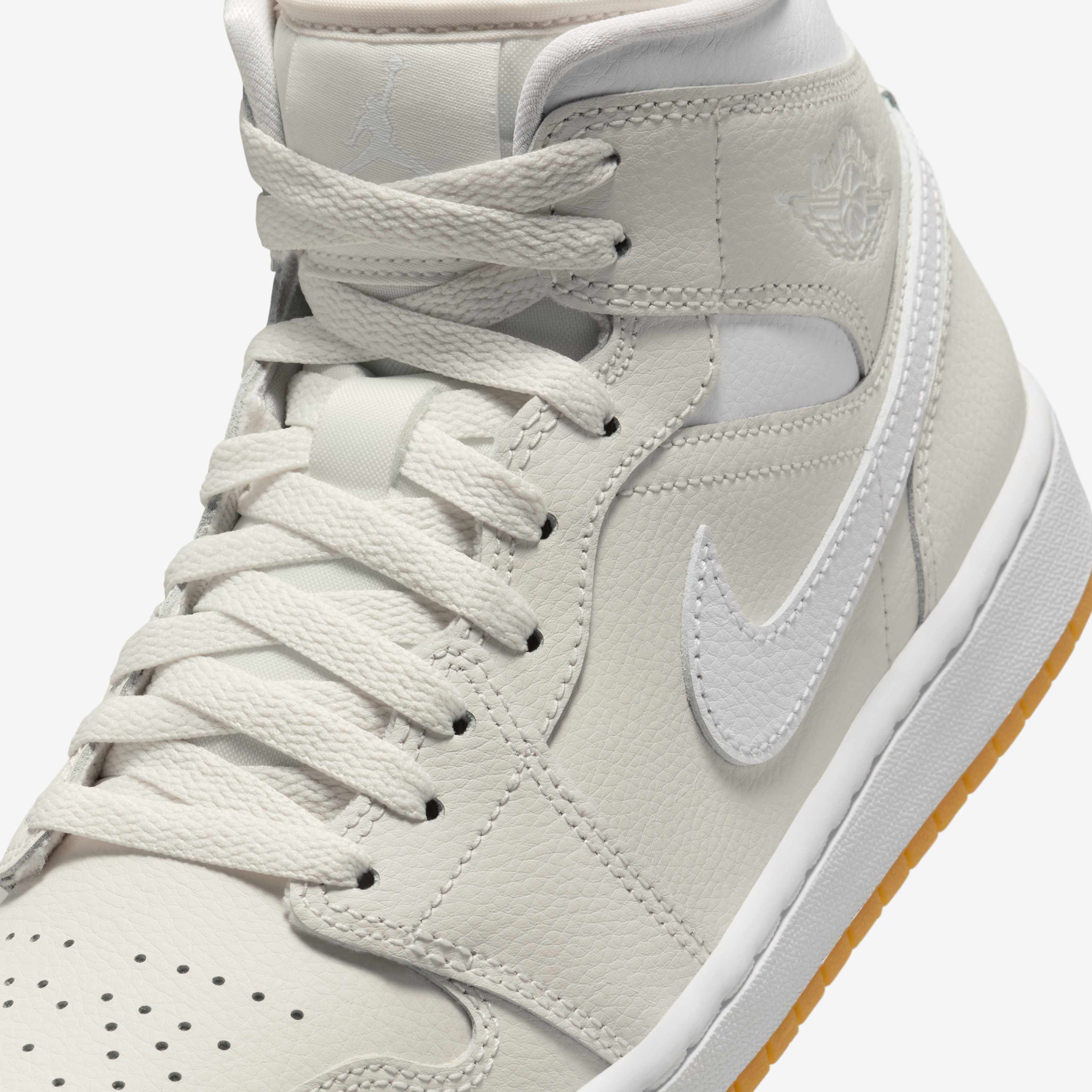 Air Jordan 1 Mid Shoes image number 6