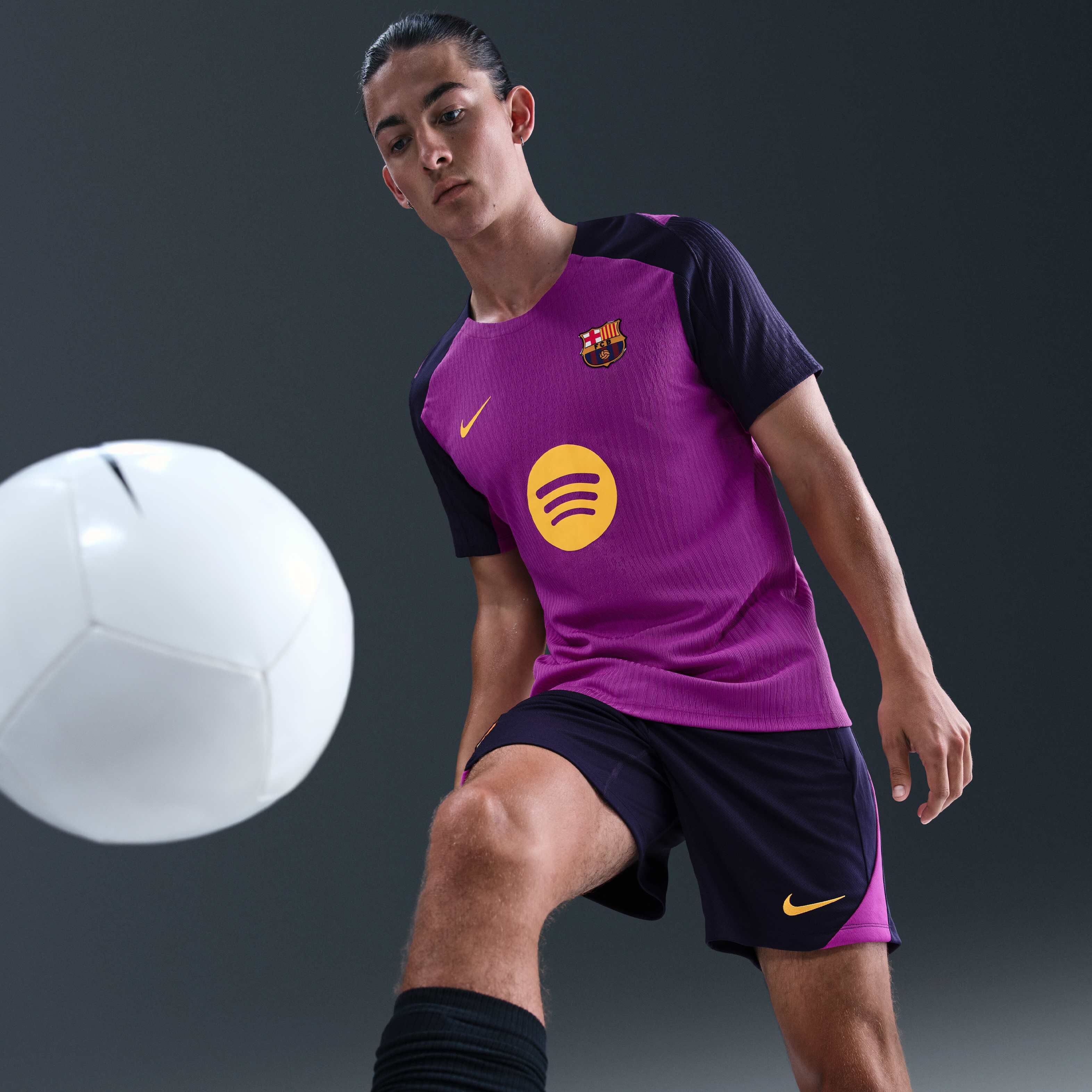 F.C. برشلونة سترايك ايليت image number 2