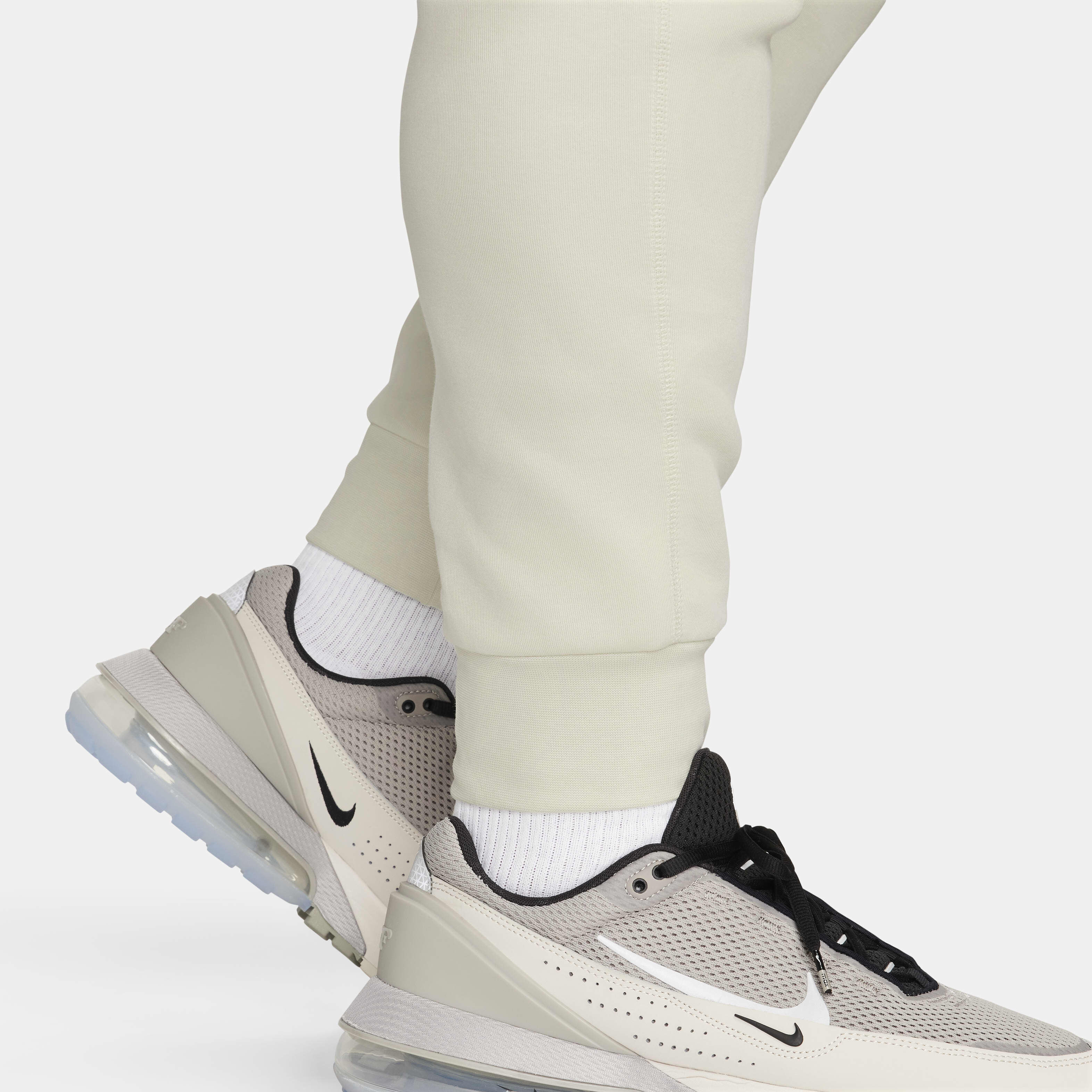 Nike Sportswear Tech Fleece image number 17