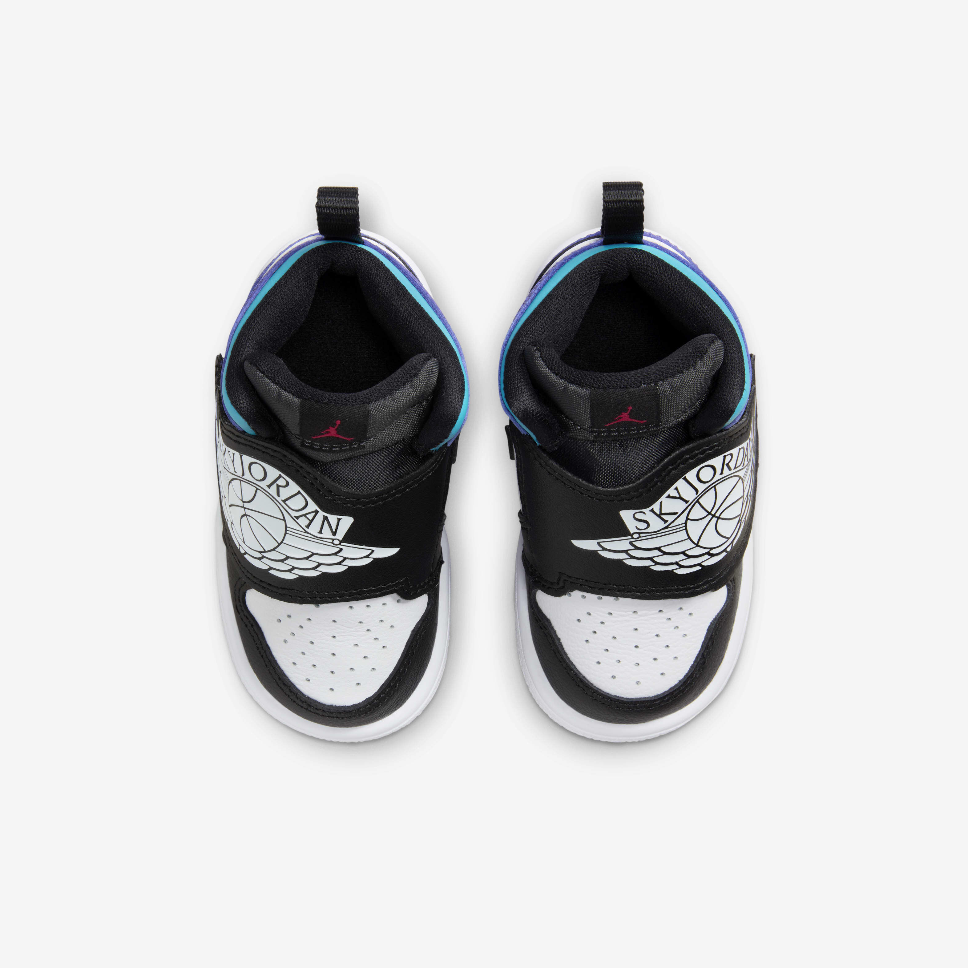 Sky Jordan 1 image number 3
