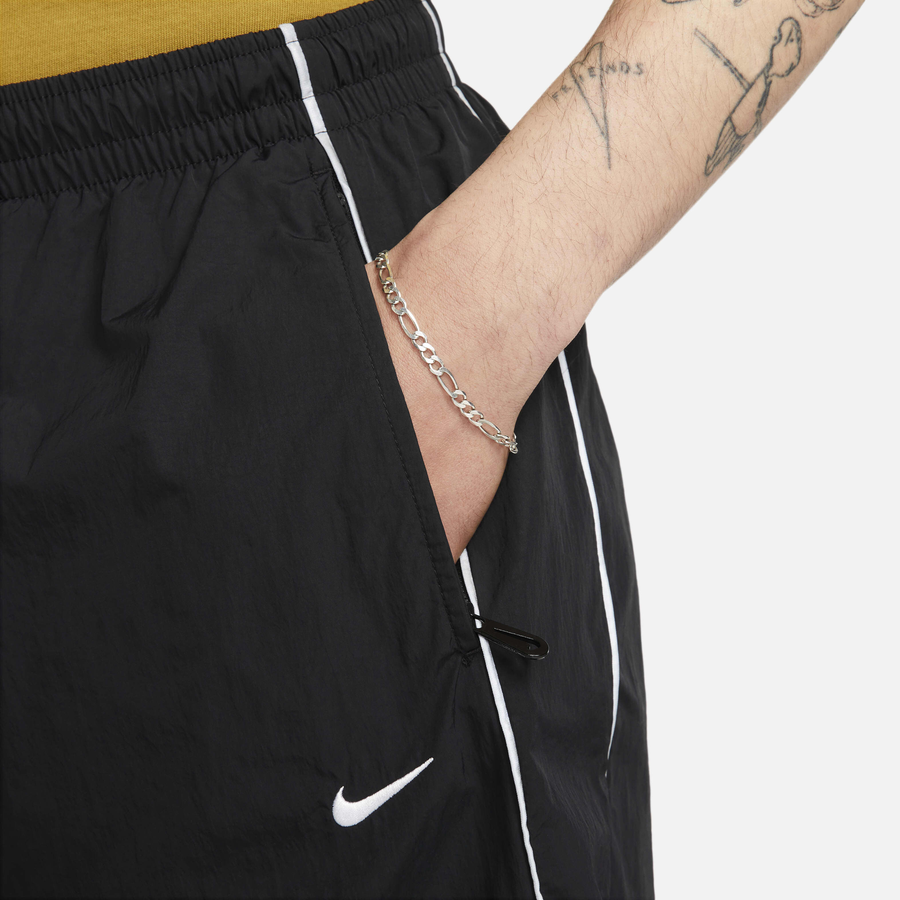 Nike Solo Swoosh image number 2
