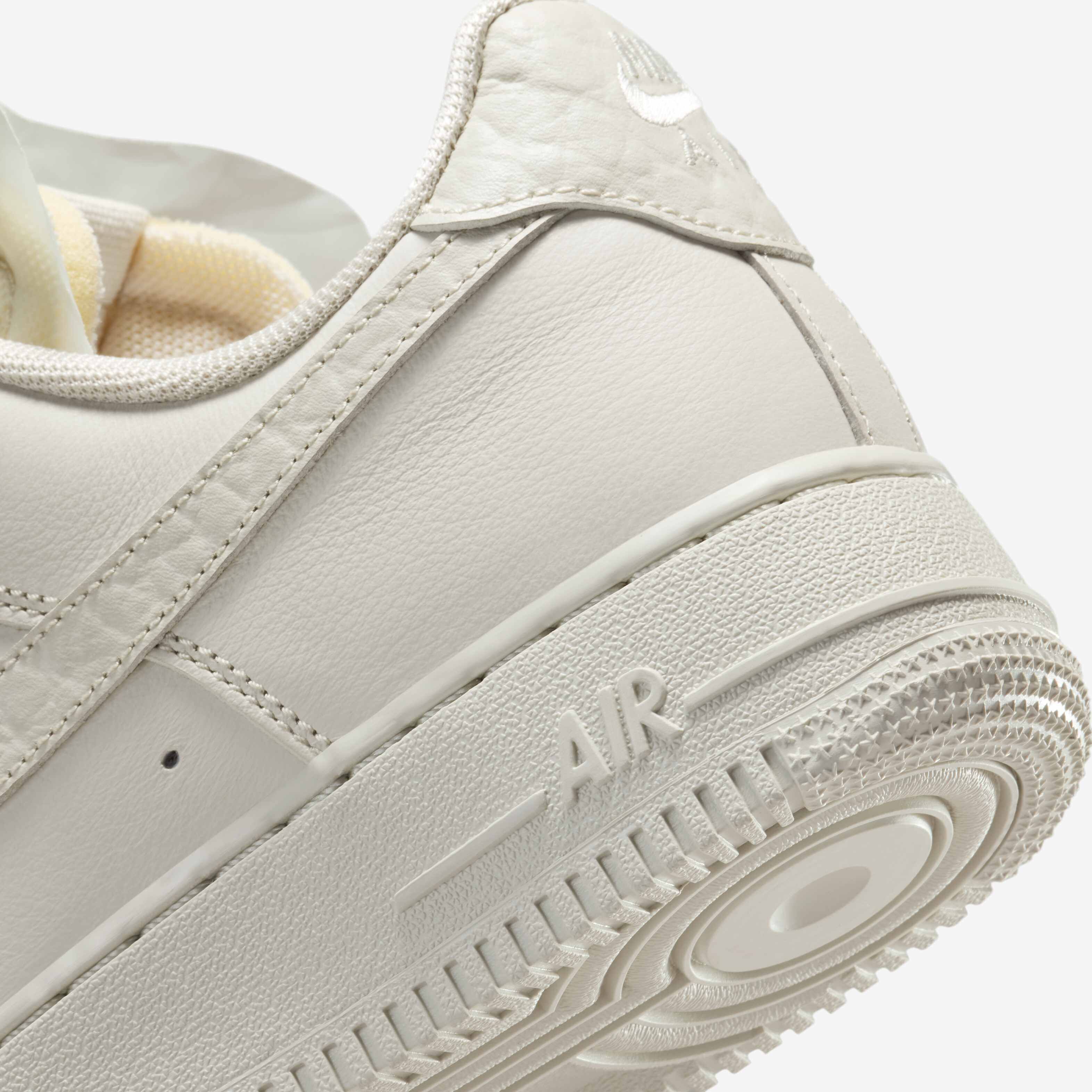 نايكي اير فورس 1 لو بريميوم image number 7