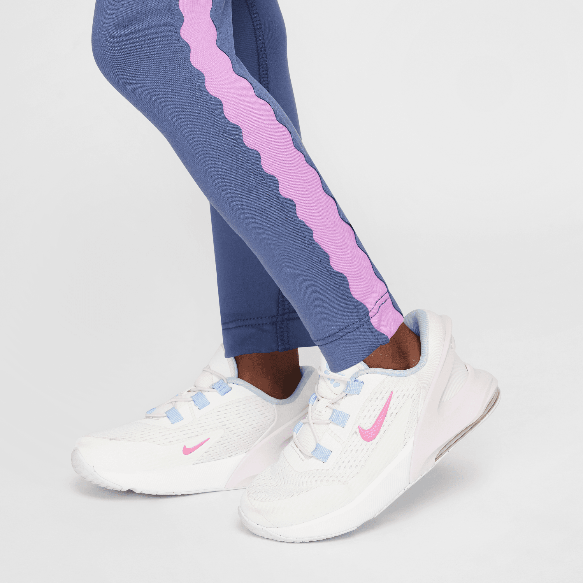 Nike Dri-FIT Swoosh Motion image number 4