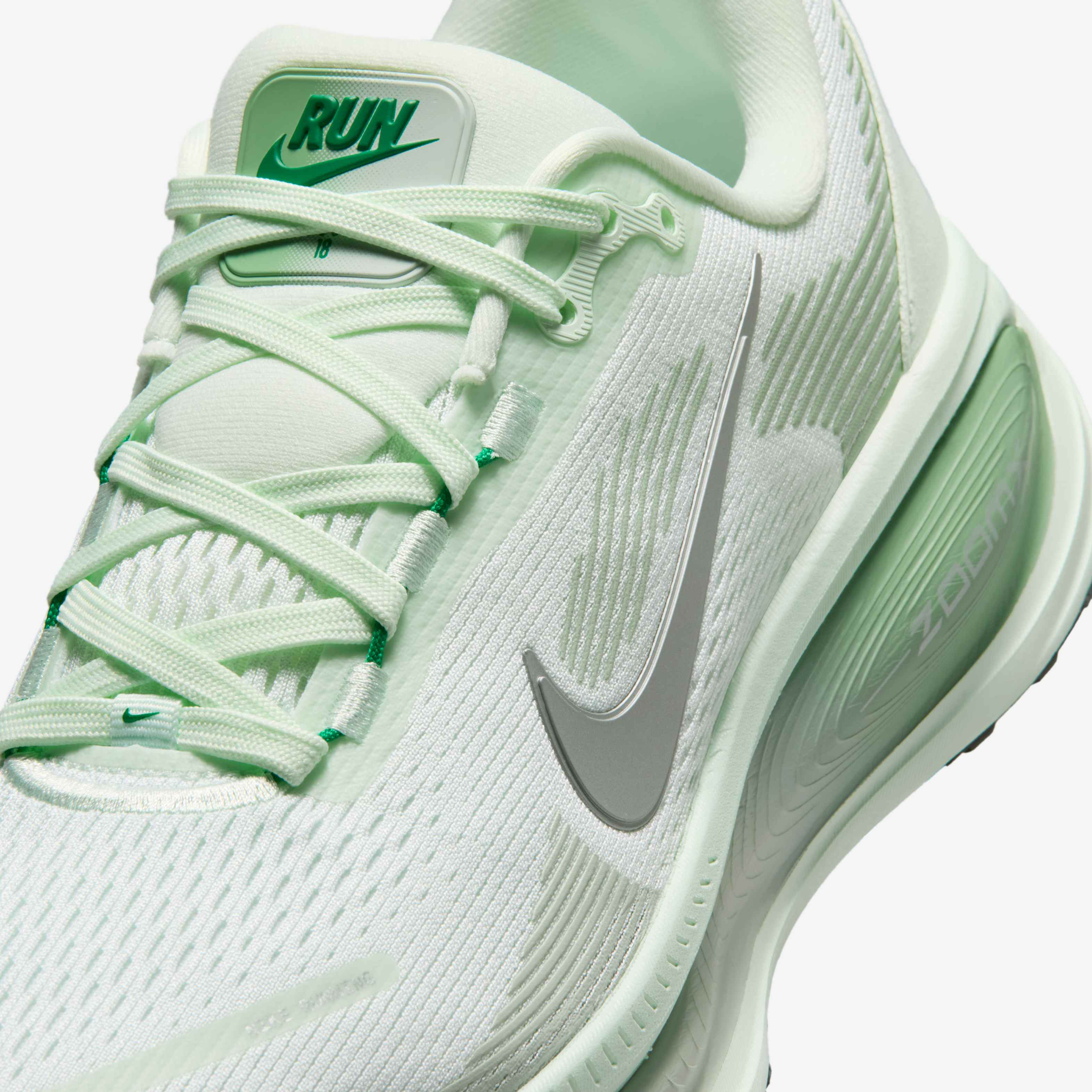 Nike Vomero 18 image number 6