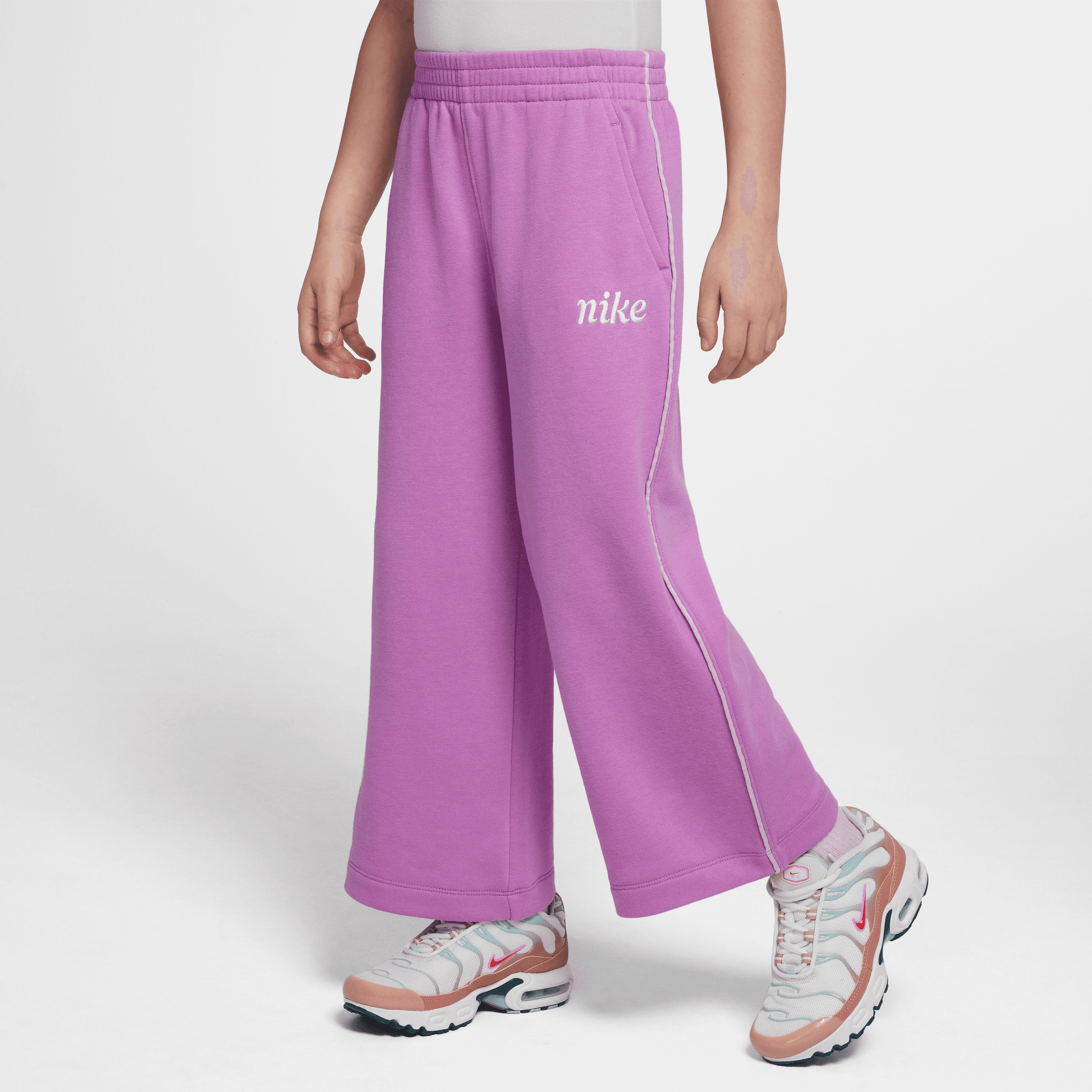 Nike Essentials image number 0