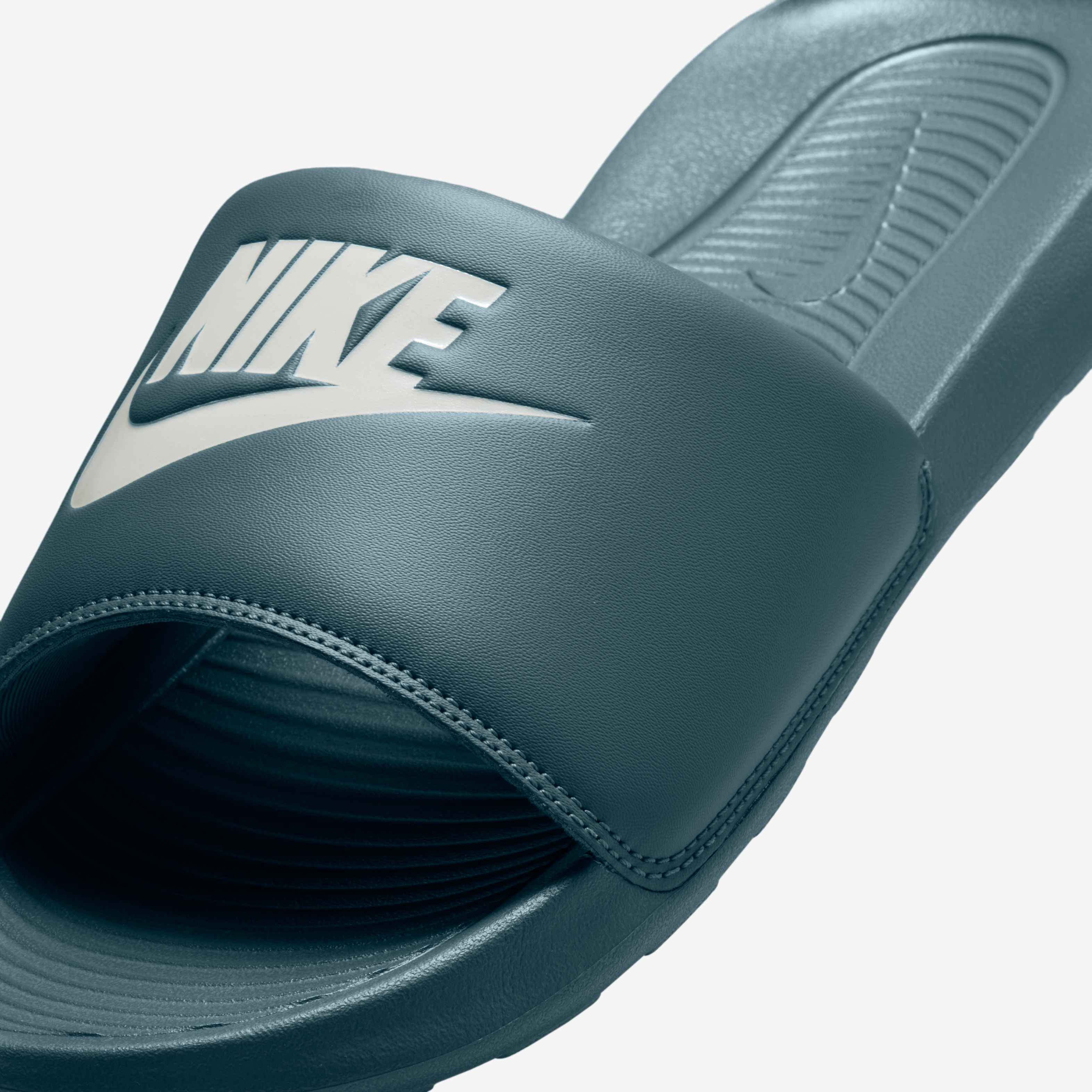 Nike Victori One image number 5