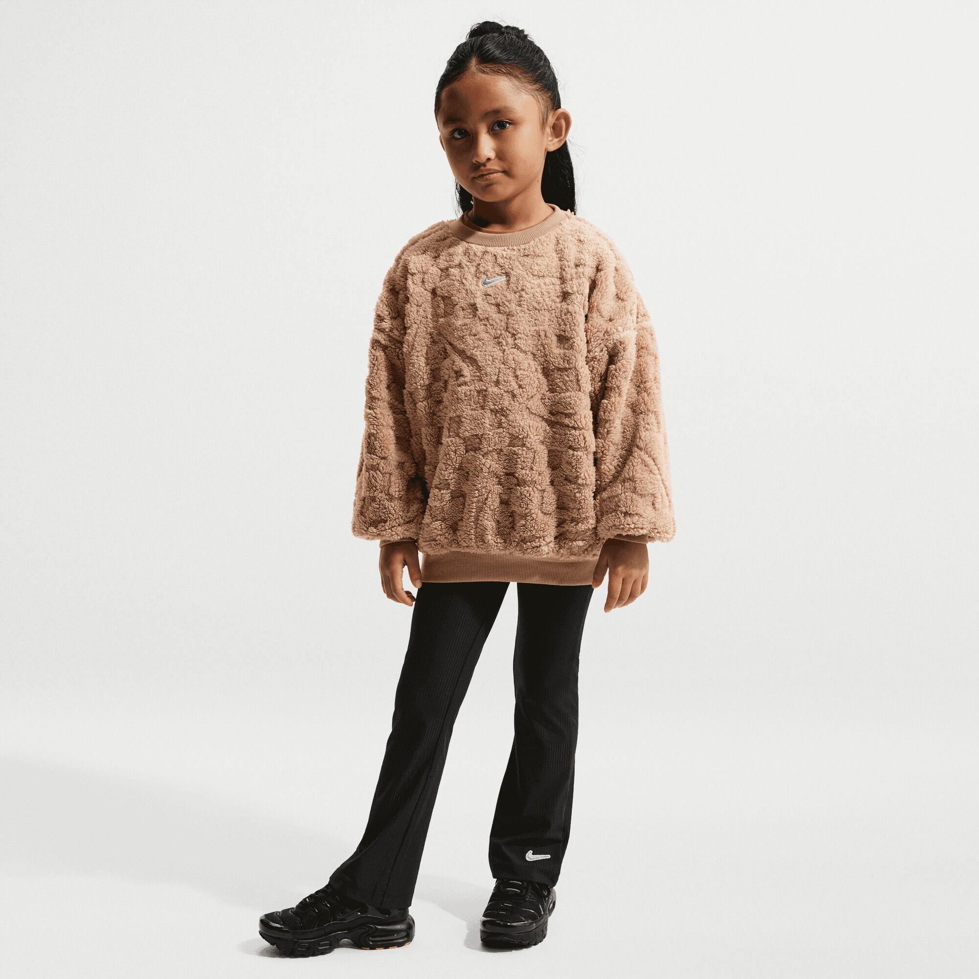 نايكي كوزي image number 0