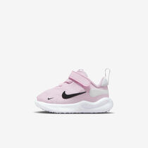 Nike Revolution 7
