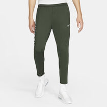 Nike F.C. Essential