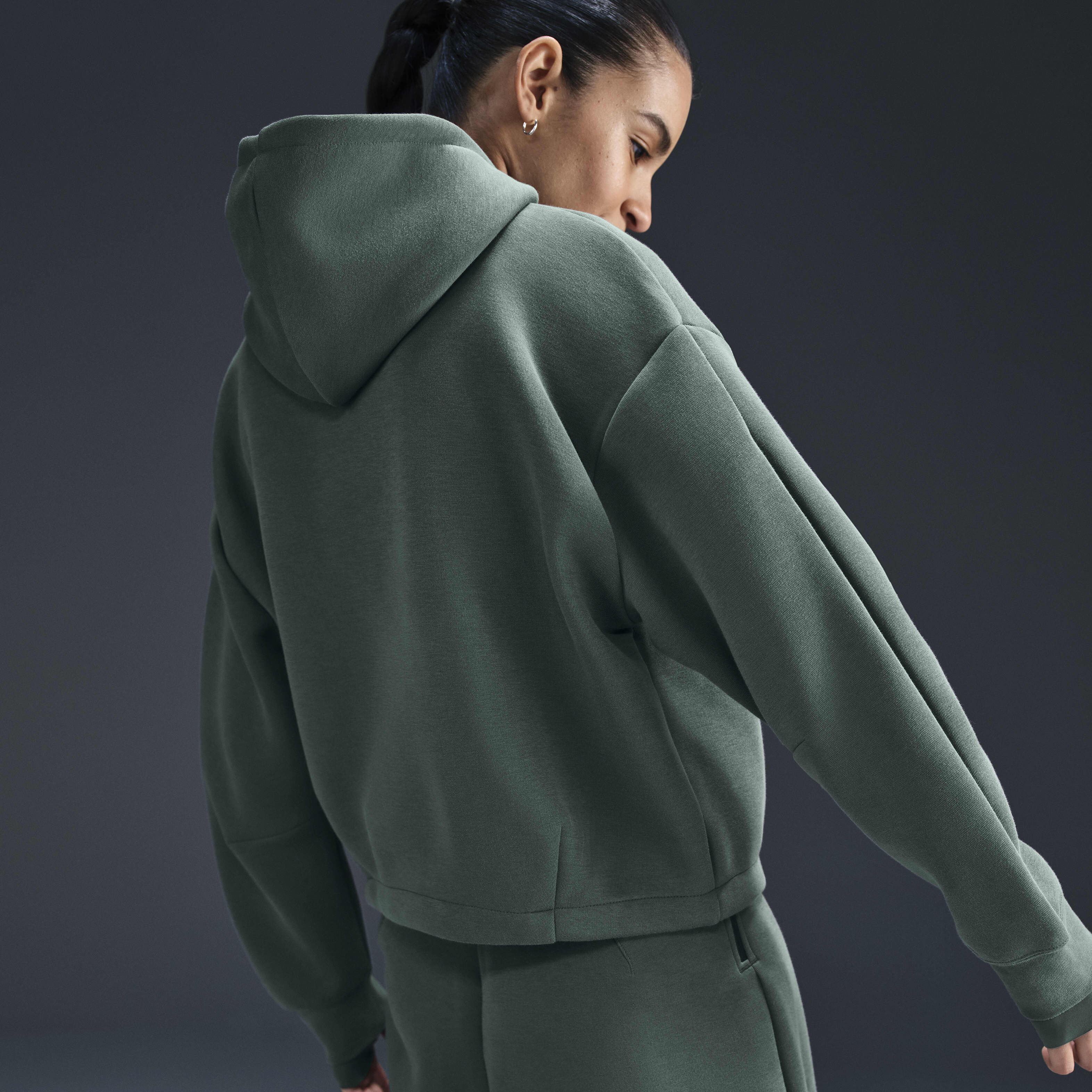 Nike Sportswear Tech Fleece image number 2