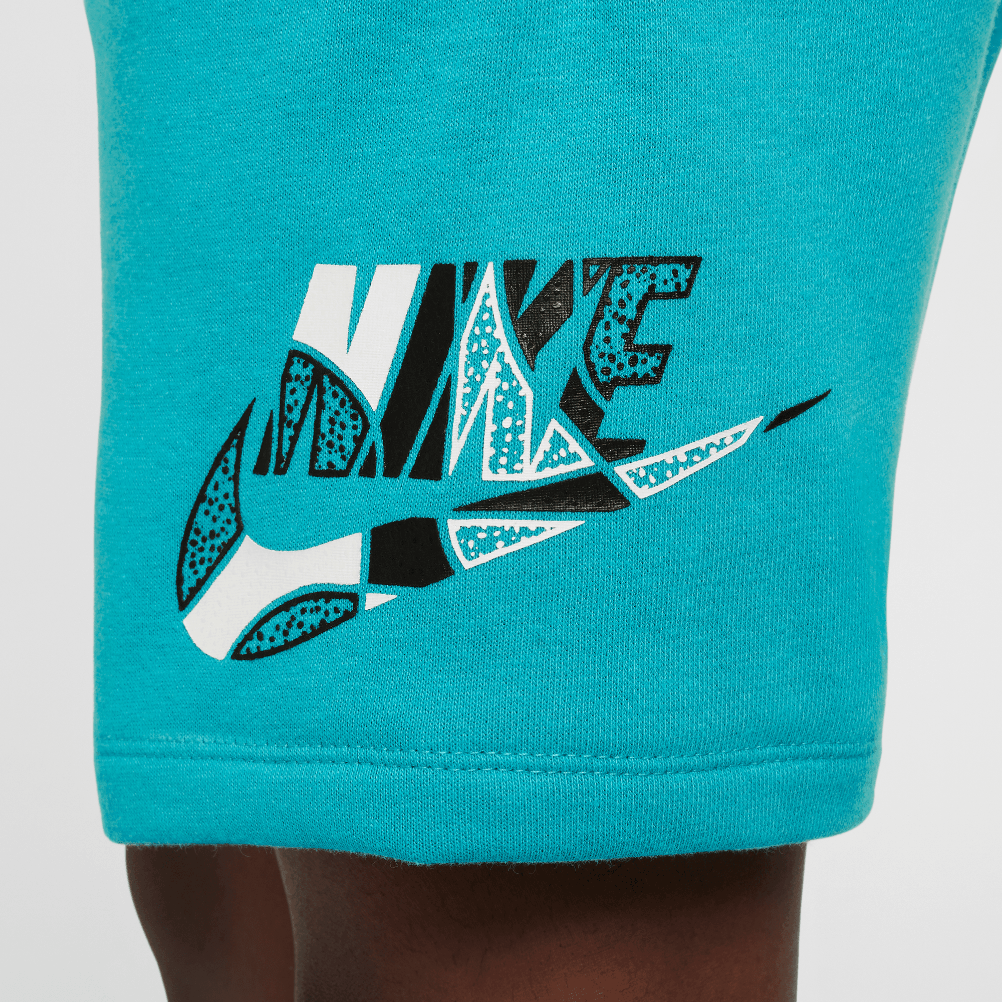 Nike Sportswear "Outside the Lines" image number 6