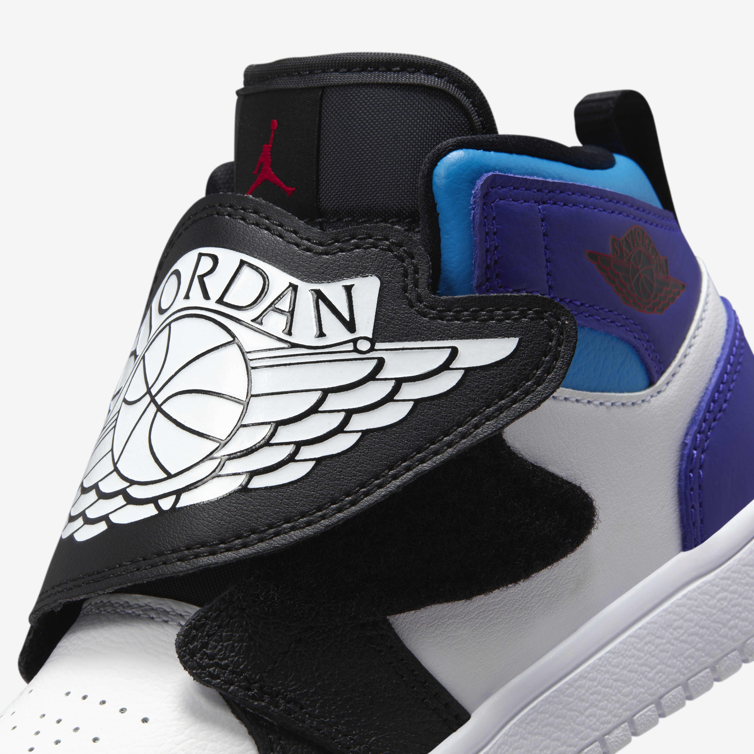 Sky Jordan 1 image number 8