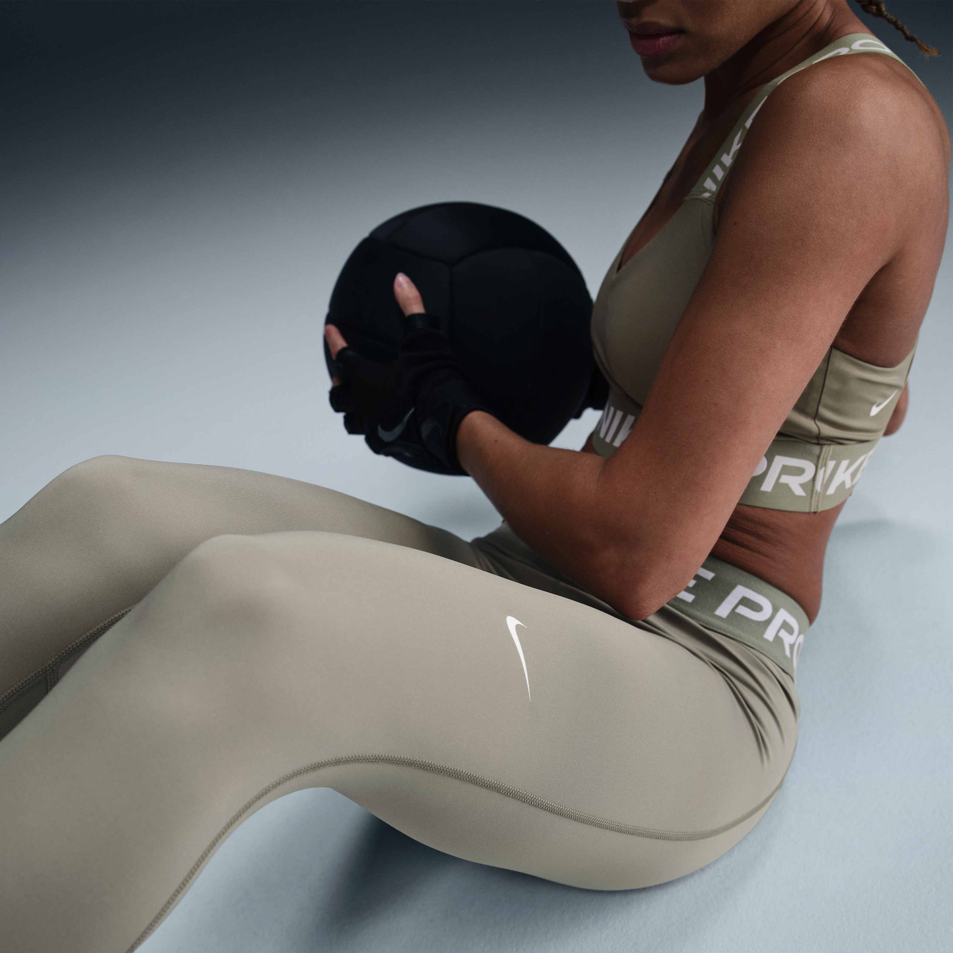 Nike Pro image number 4