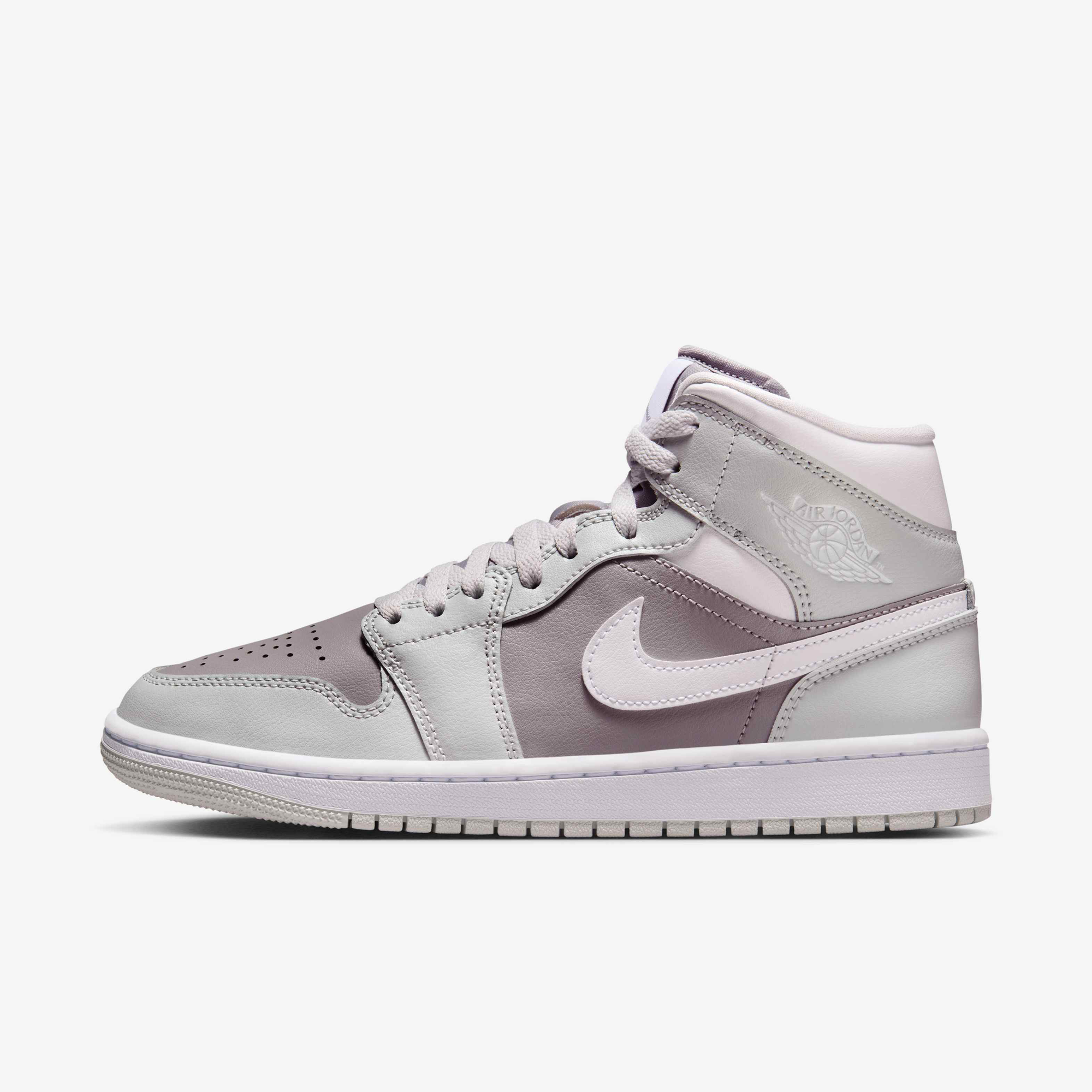 シューズ(女性用) Nike WMNS Air Jordan 1 Mid \"Cement Grey\" 19581586_43663168_600.jpg