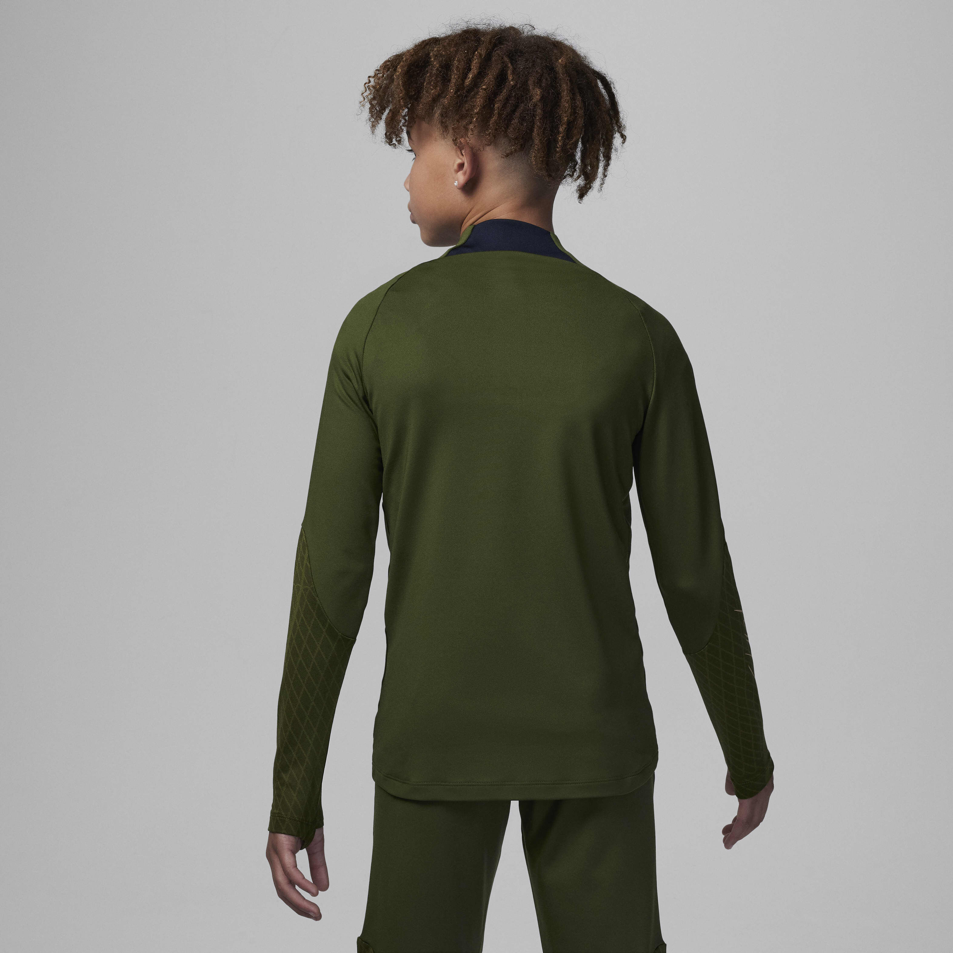 Paris Saint-Germain Strike Fourth image number 1