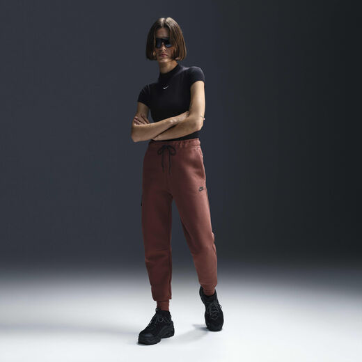 نايكي سبورتسوير تك فليس نايكي سبورتسوير تك فليس