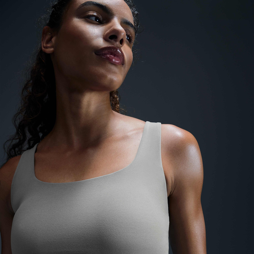 المشي في كل الأجواء-نايكي, نايكي زينفي, صدرية لونجلاين الرياضية مبطنة بدعم متوسط للنساء