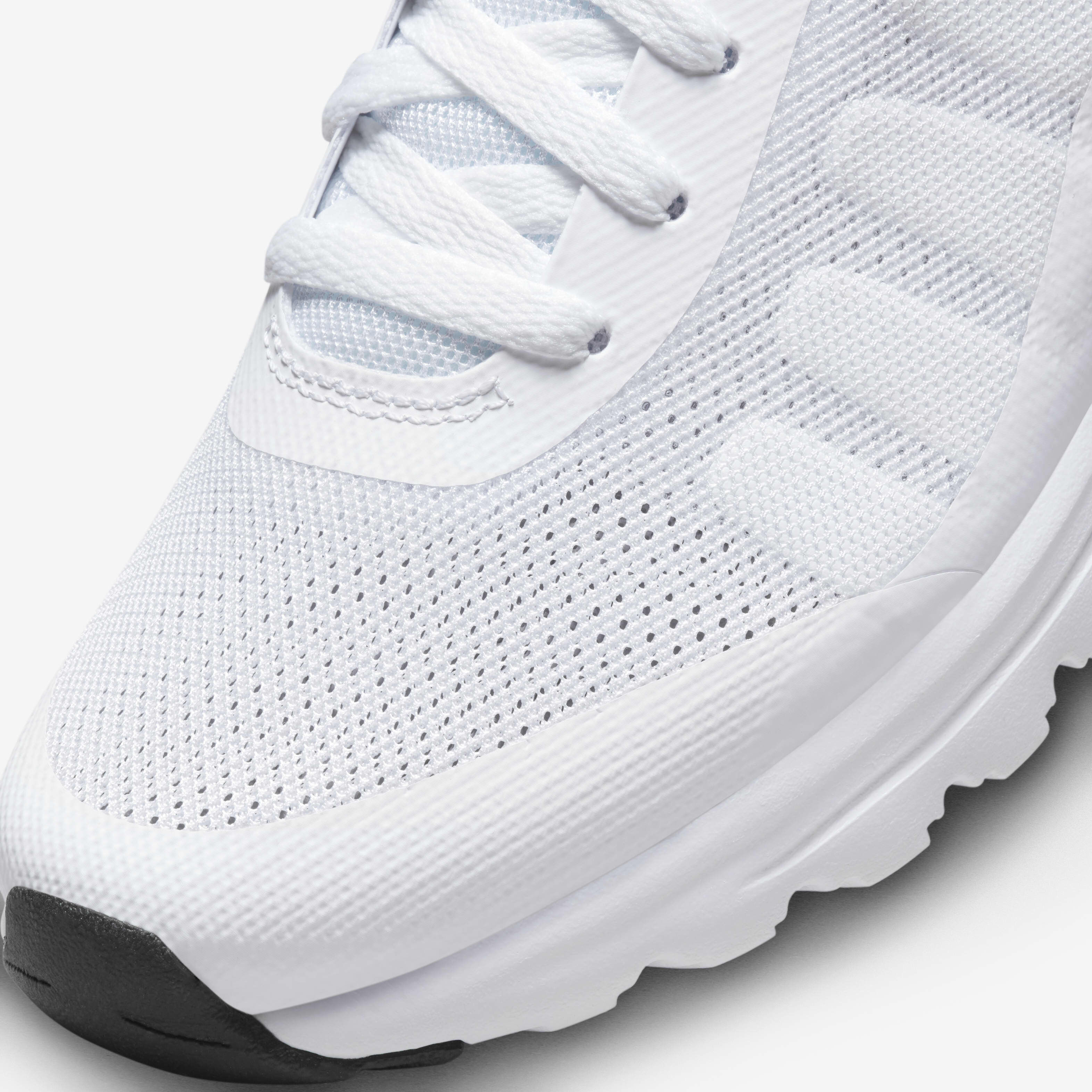 Nike invigor size 6 on sale