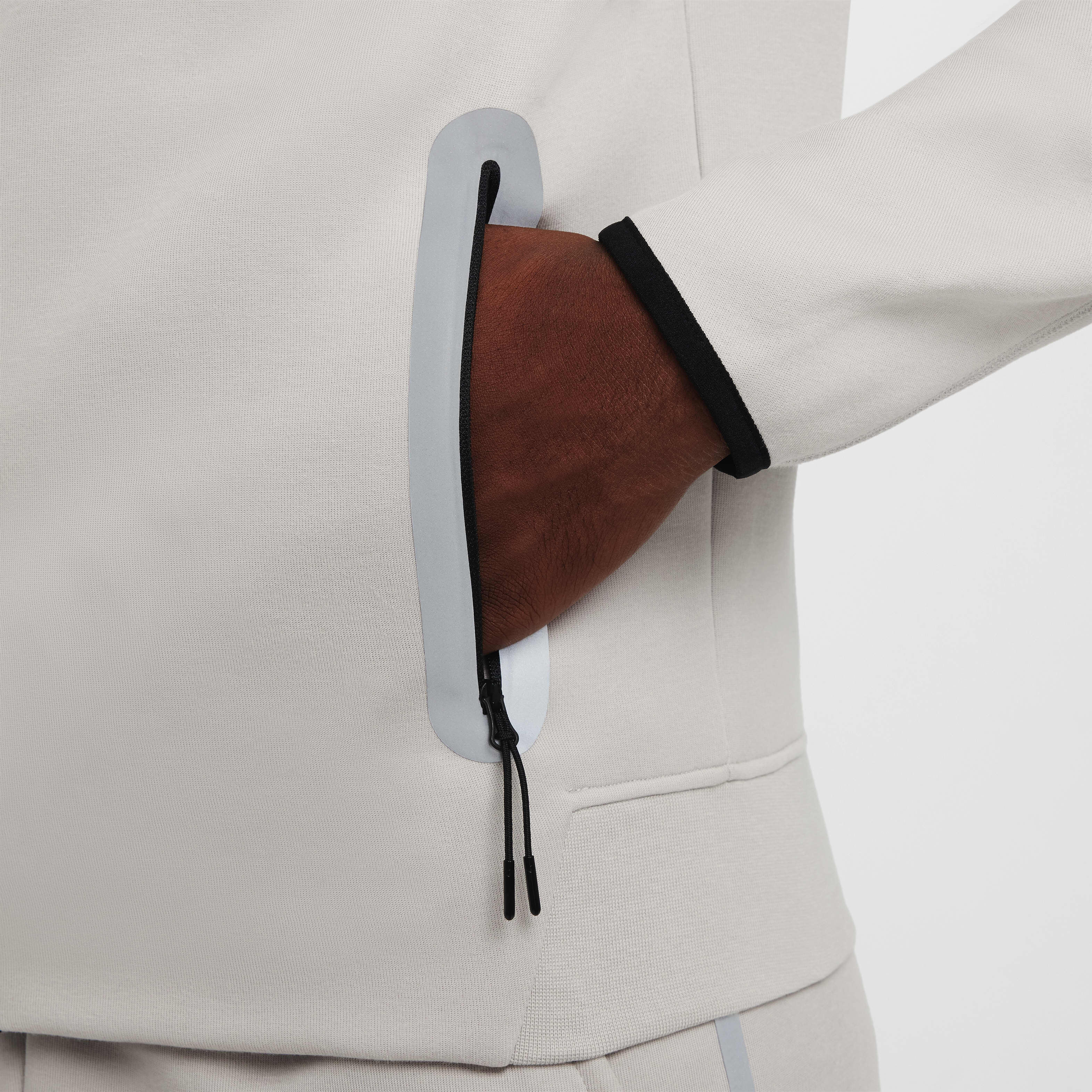 نايكي تك ويندرانر image number 5