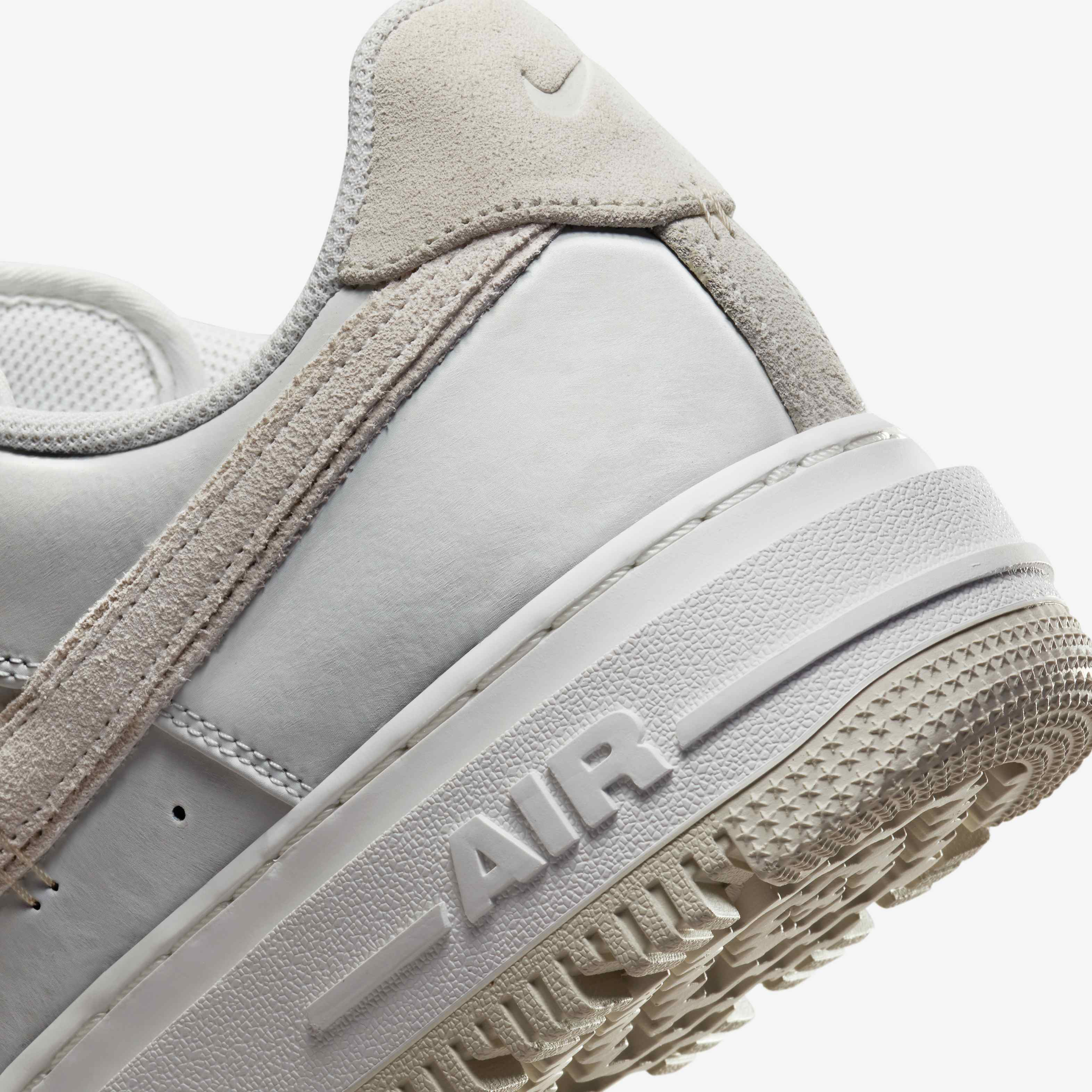 Nike Air Force 1 Luxe image number 7