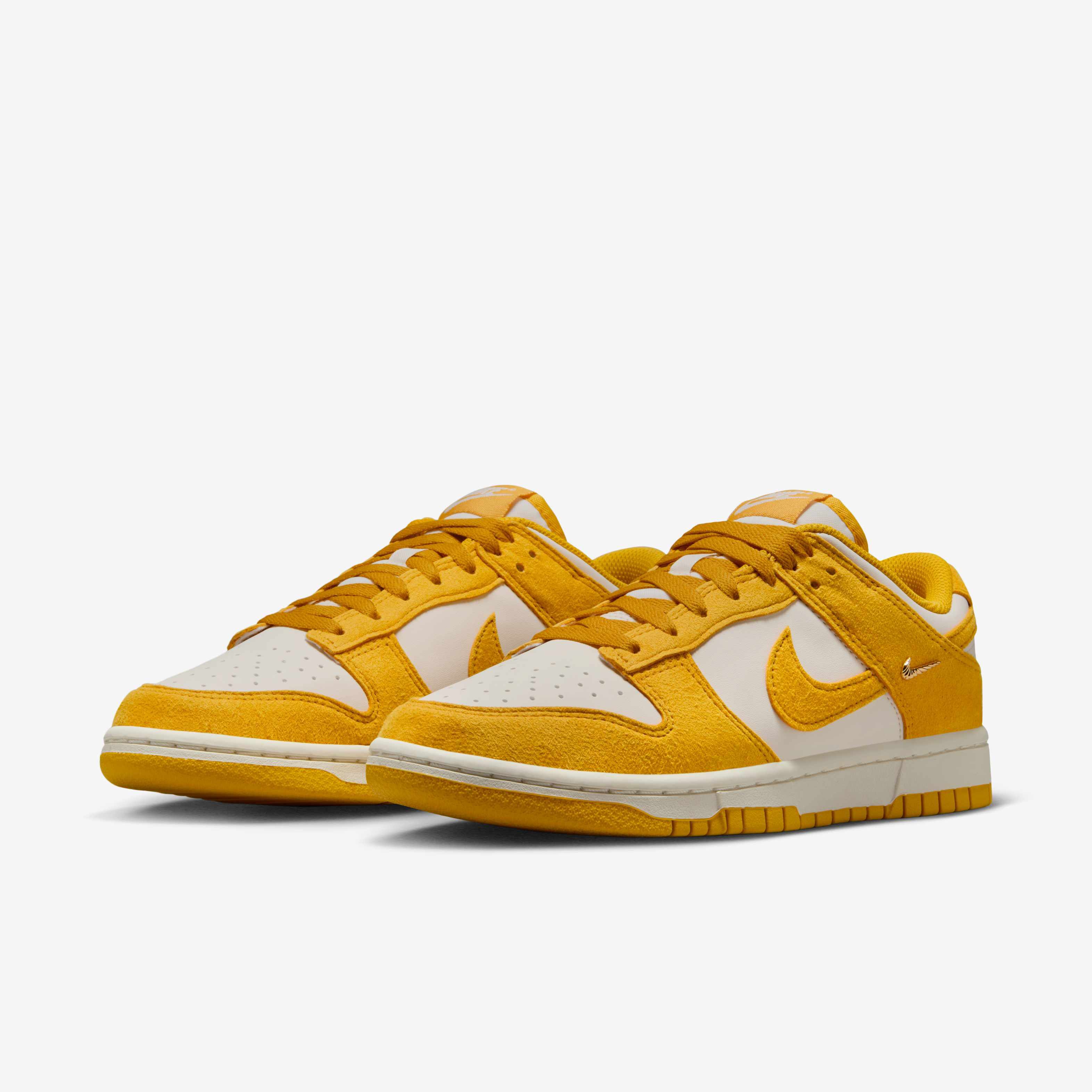 Nike Dunk Low Suede image number 4