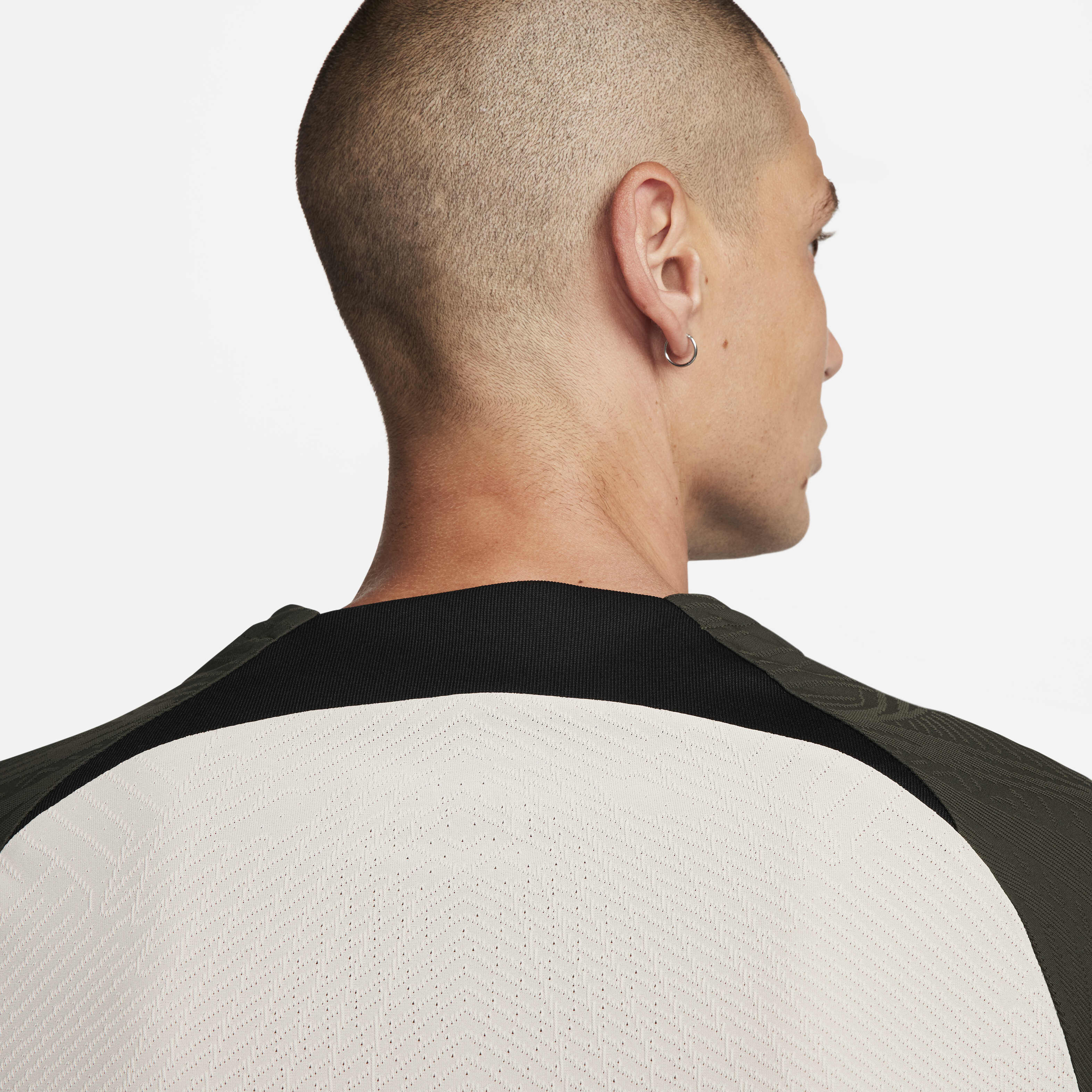 F.C. Barcelona Strike Elite image number 5