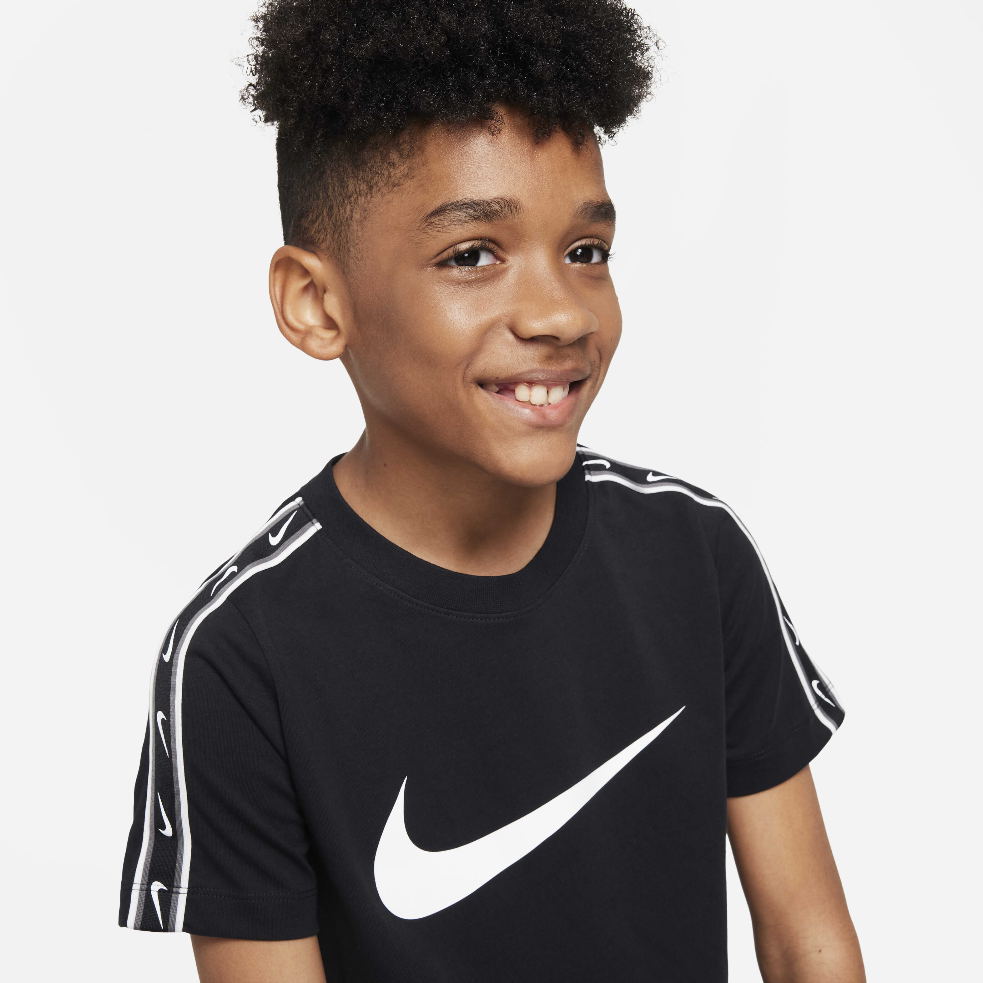 Nike Sportswear Repeat image number 2