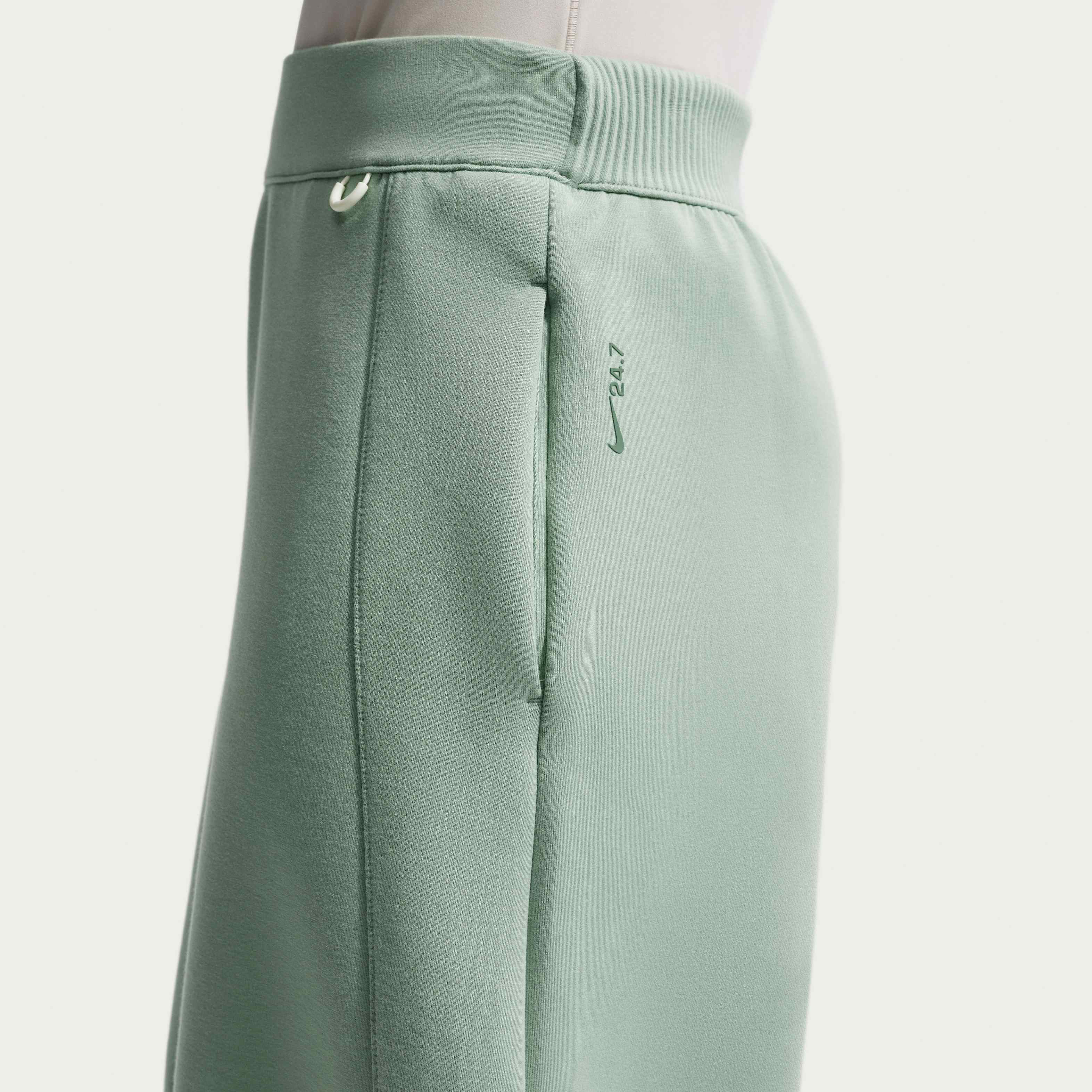 نايكي 24.7 امبوسبلي سوفت image number 2