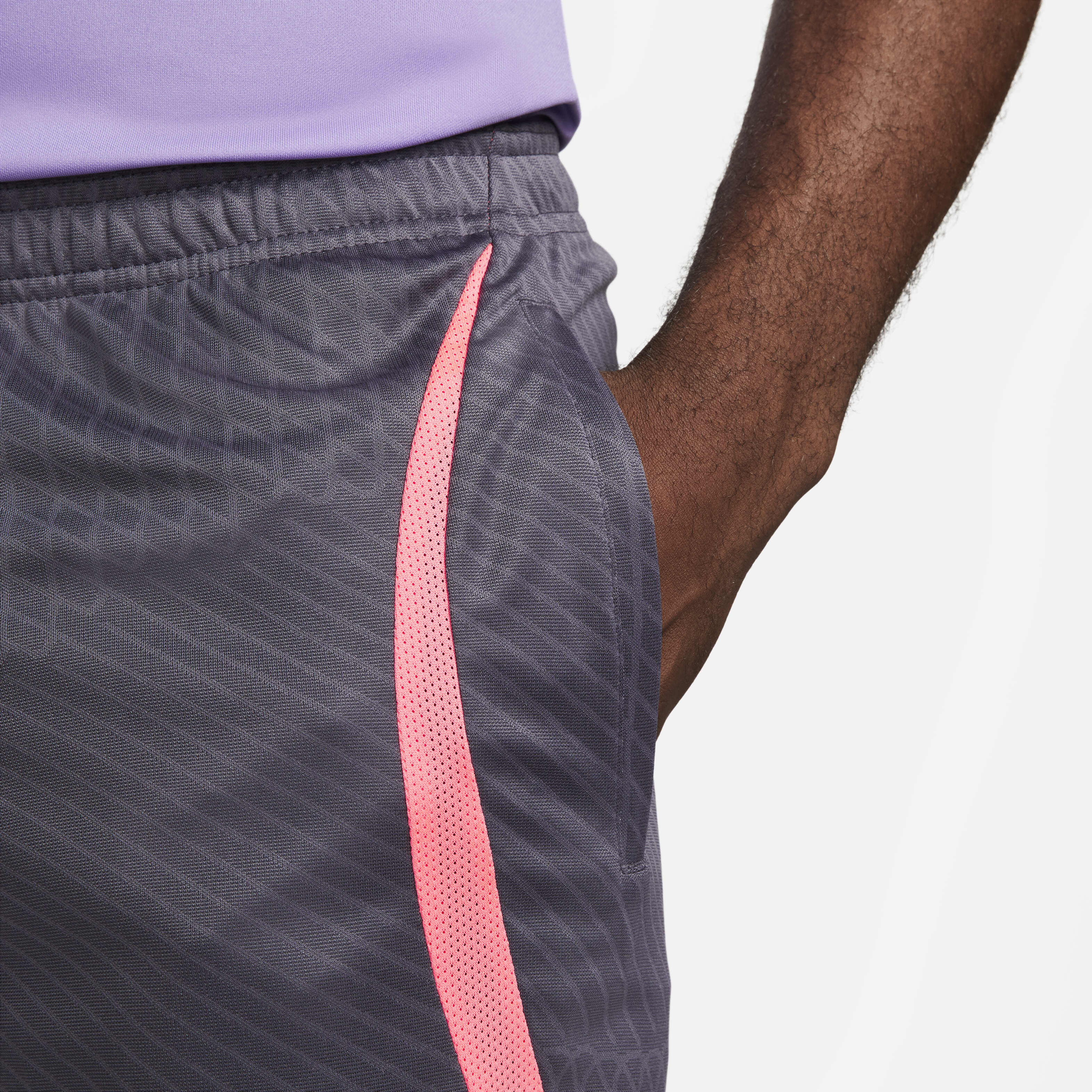 Liverpool F.C. Strike Third image number 3