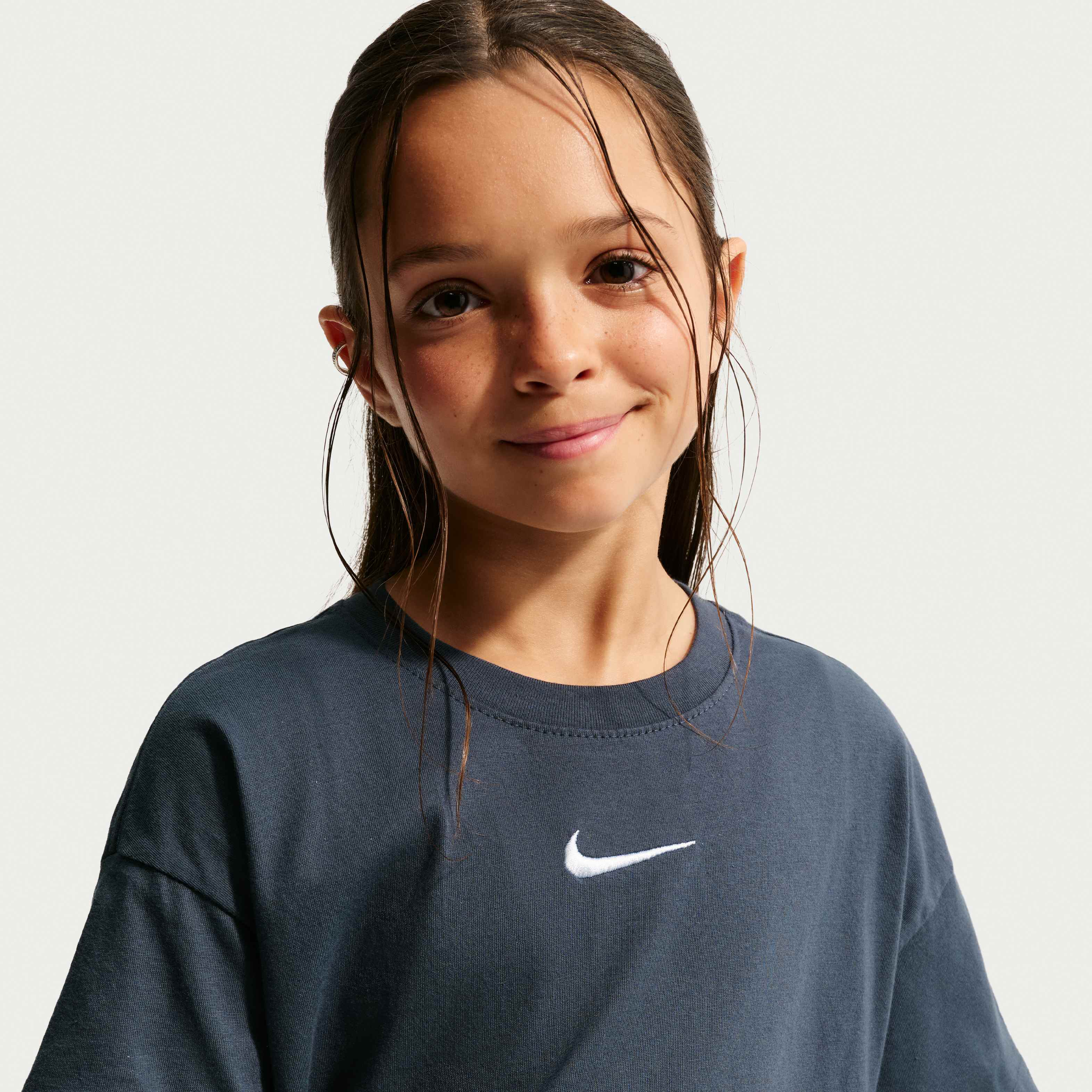Nike Sportswear Essential image number 2