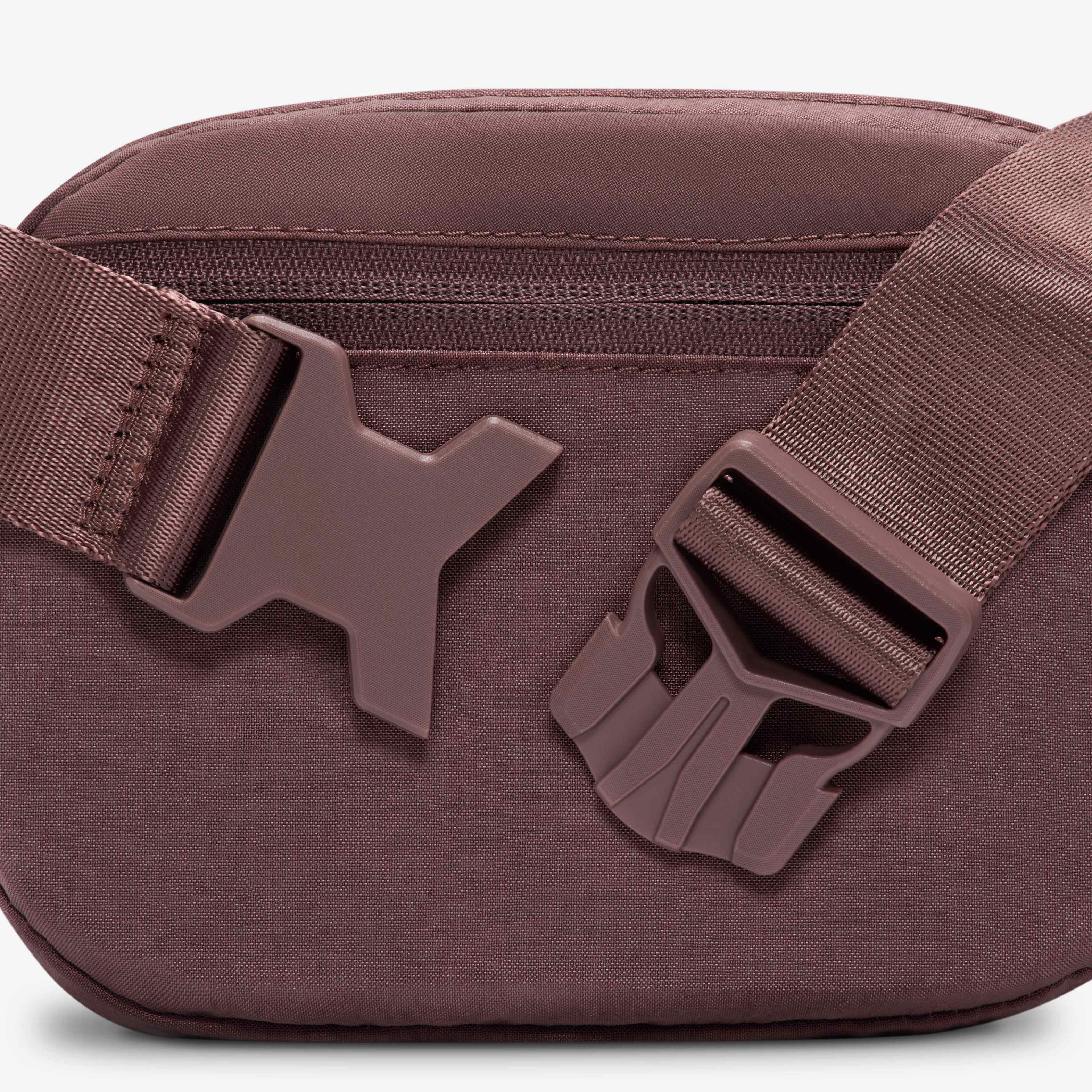 نايكي أورا image number 5