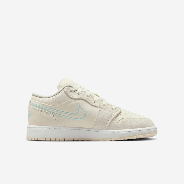 Air Jordan 1 Low SE image number 2 Air Jordan 1 Low SE image number 2