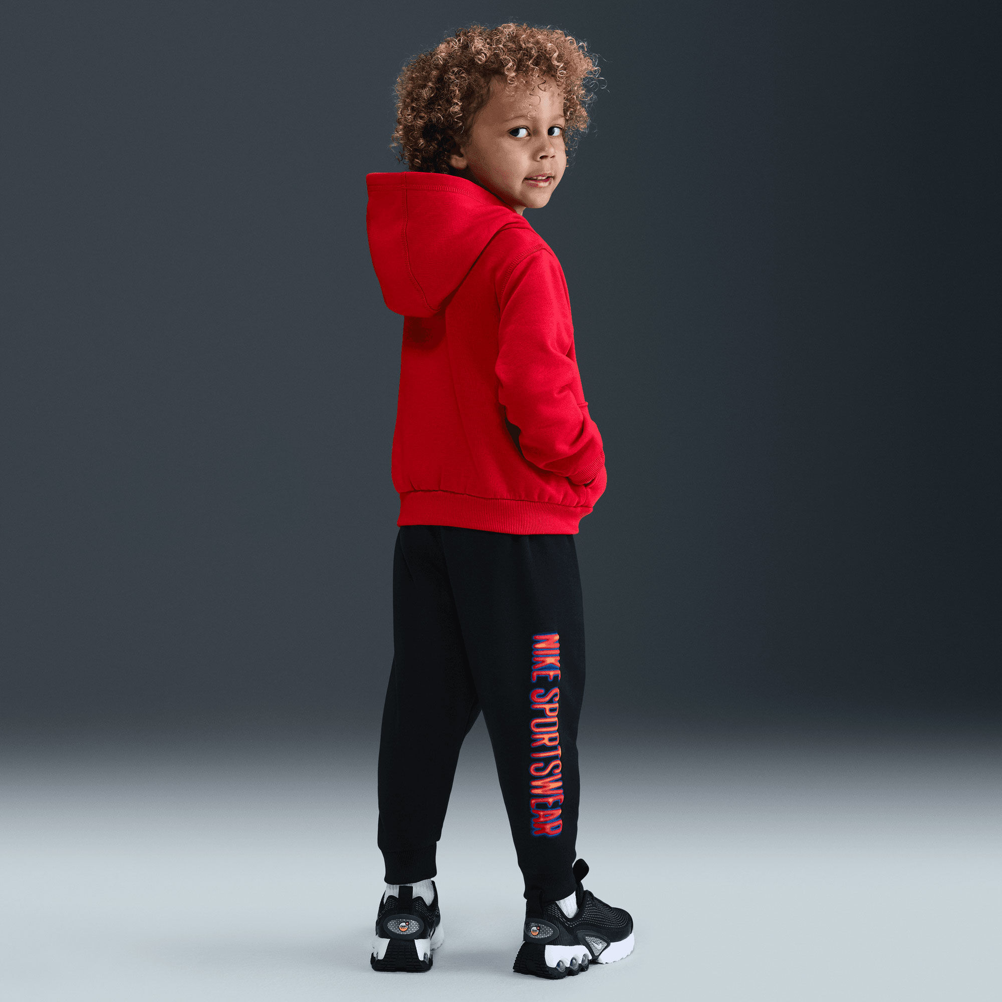 طقم هودي وبنطال سبورتسوير للأطفال image number 3