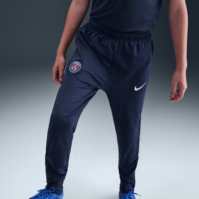 Paris Saint-Germain Strike image number 1 Paris Saint-Germain Strike image number 1