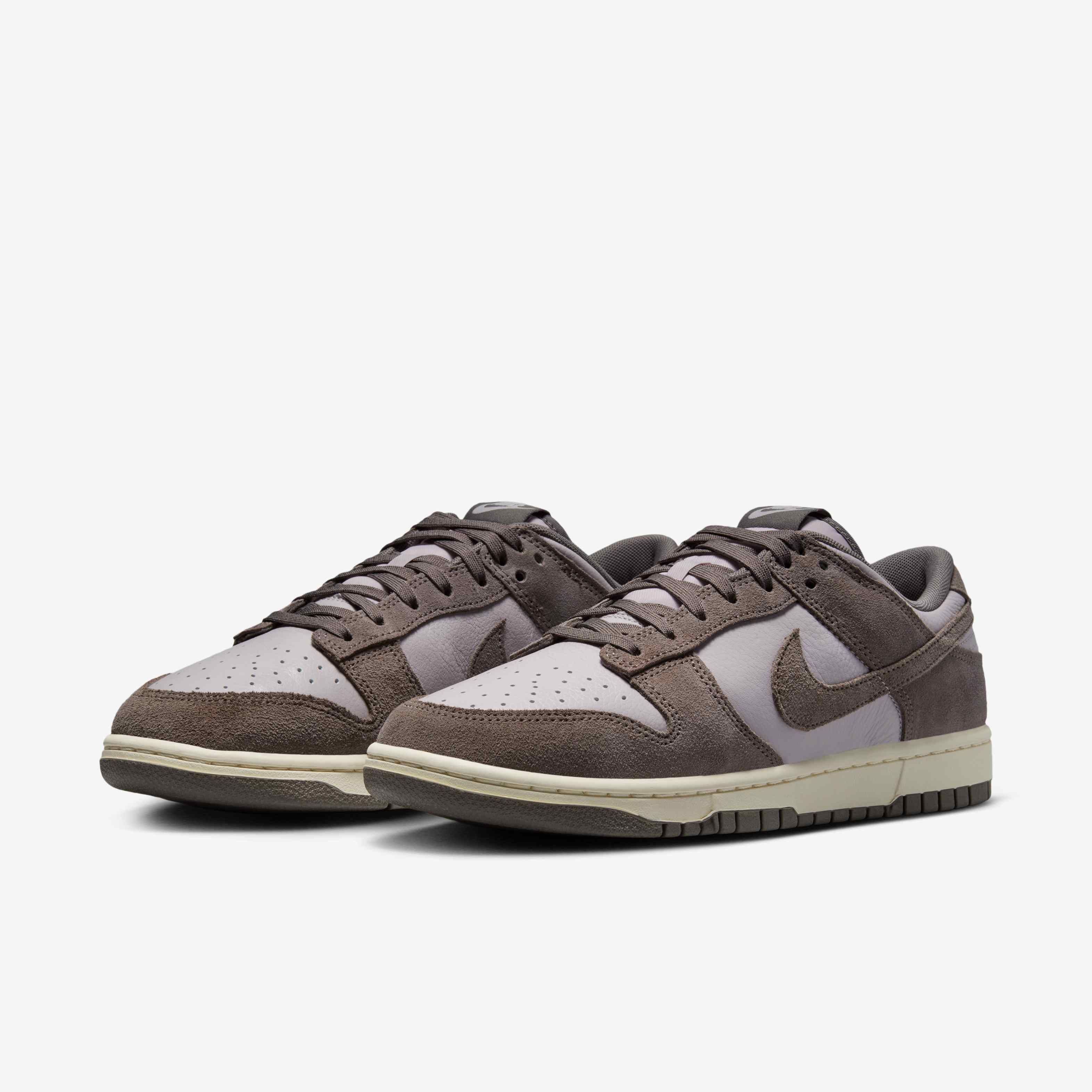 Nike Dunk Low Retro SE Leather/Suede image number 4