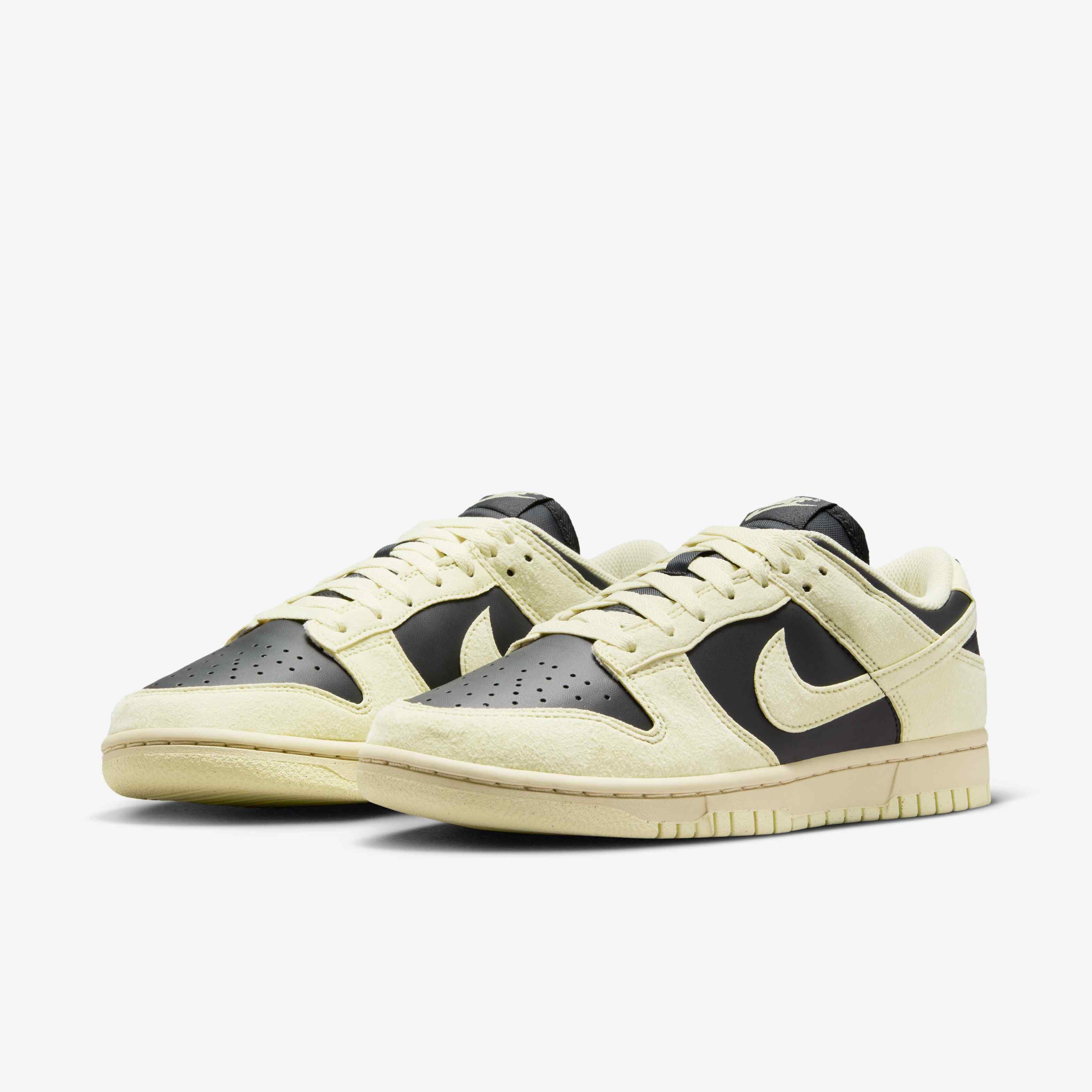 Nike Dunk Low image number 4