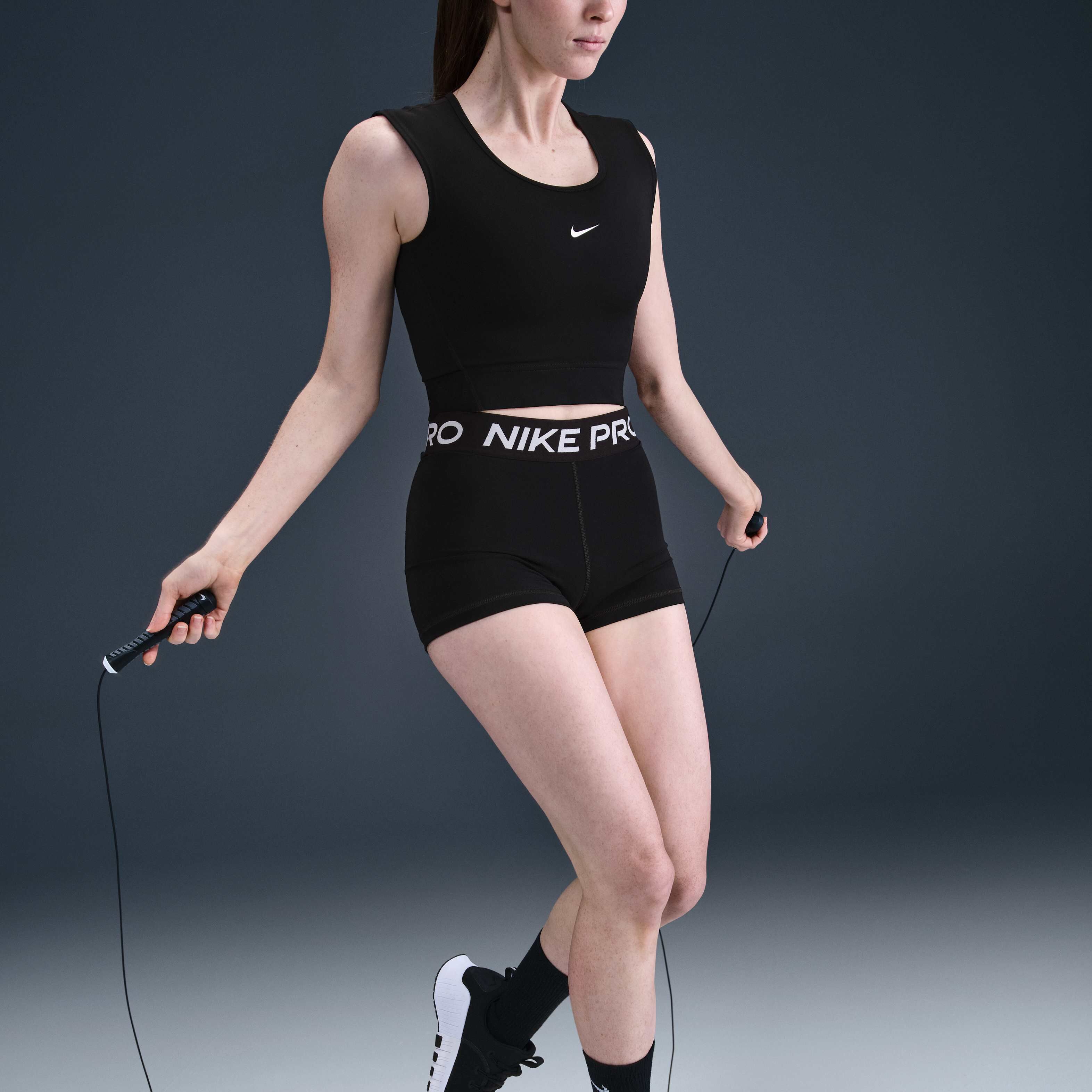 Nike Pro image number 2