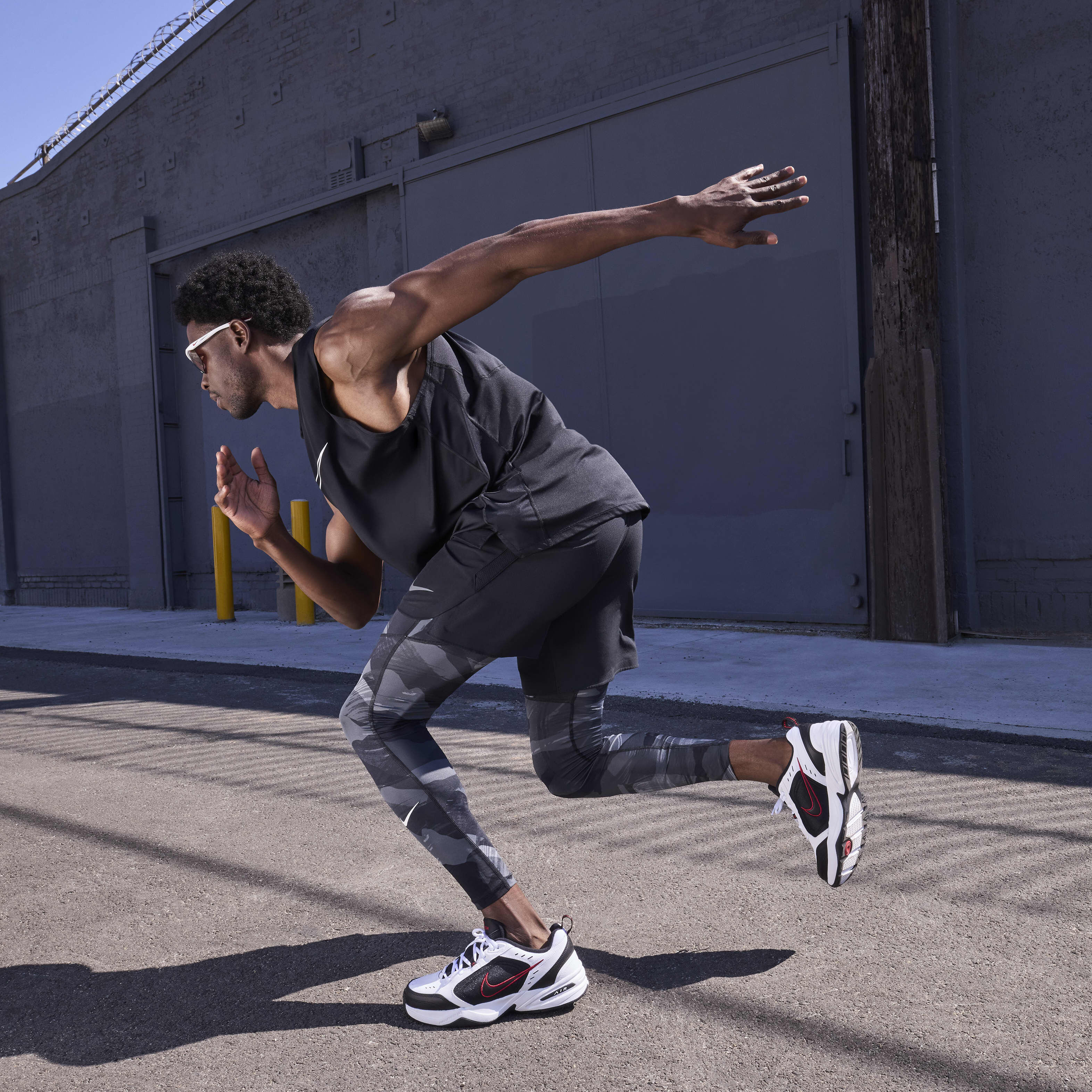 Nike Air Monarch IV image number 9