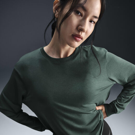 All Weather Walking-Nike, Nike One Relaxed, Women's Dri-FIT Long-Sleeve Top