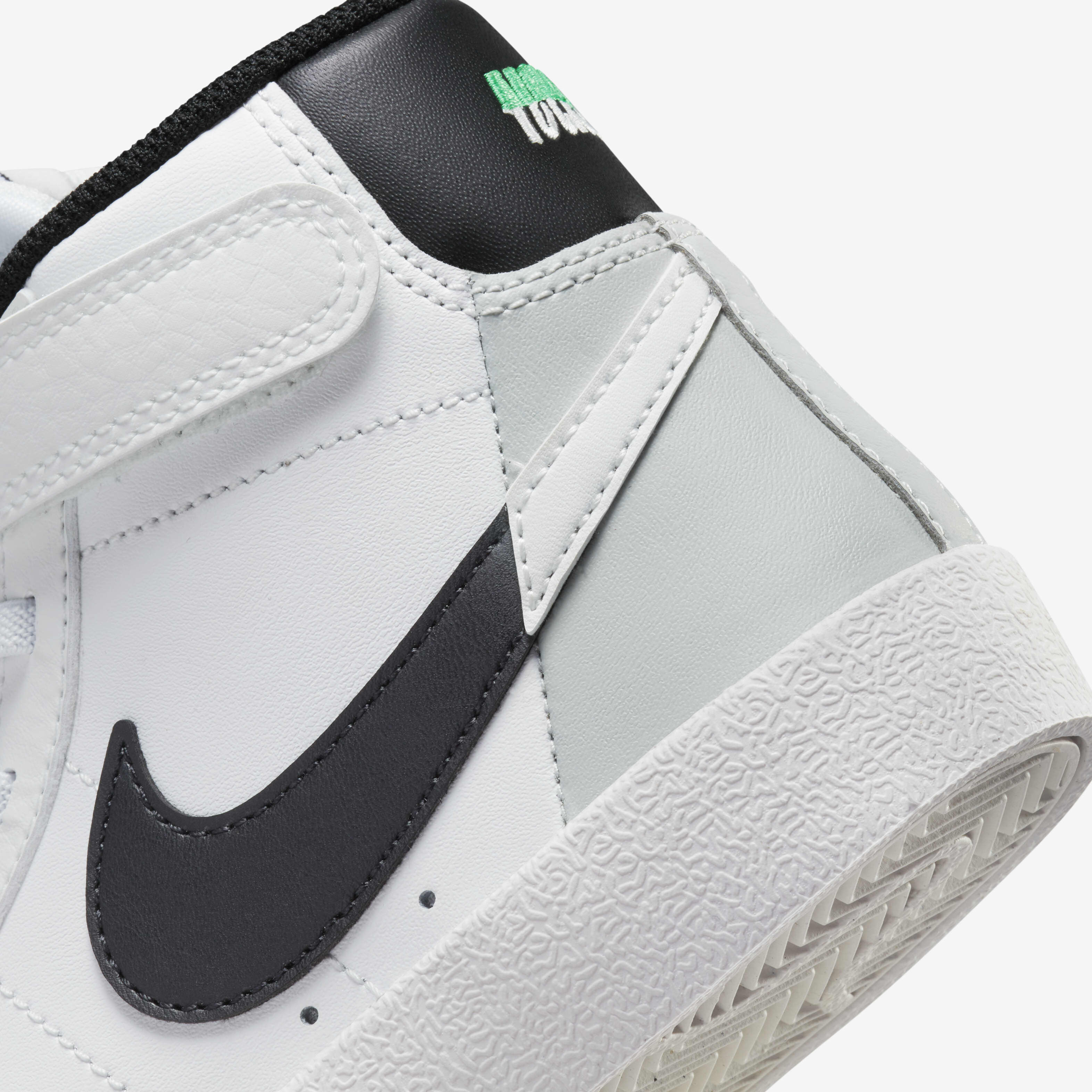 Buy Nike Blazer Mid 77 SE Younger Kids Shoes Nike Qatar Official