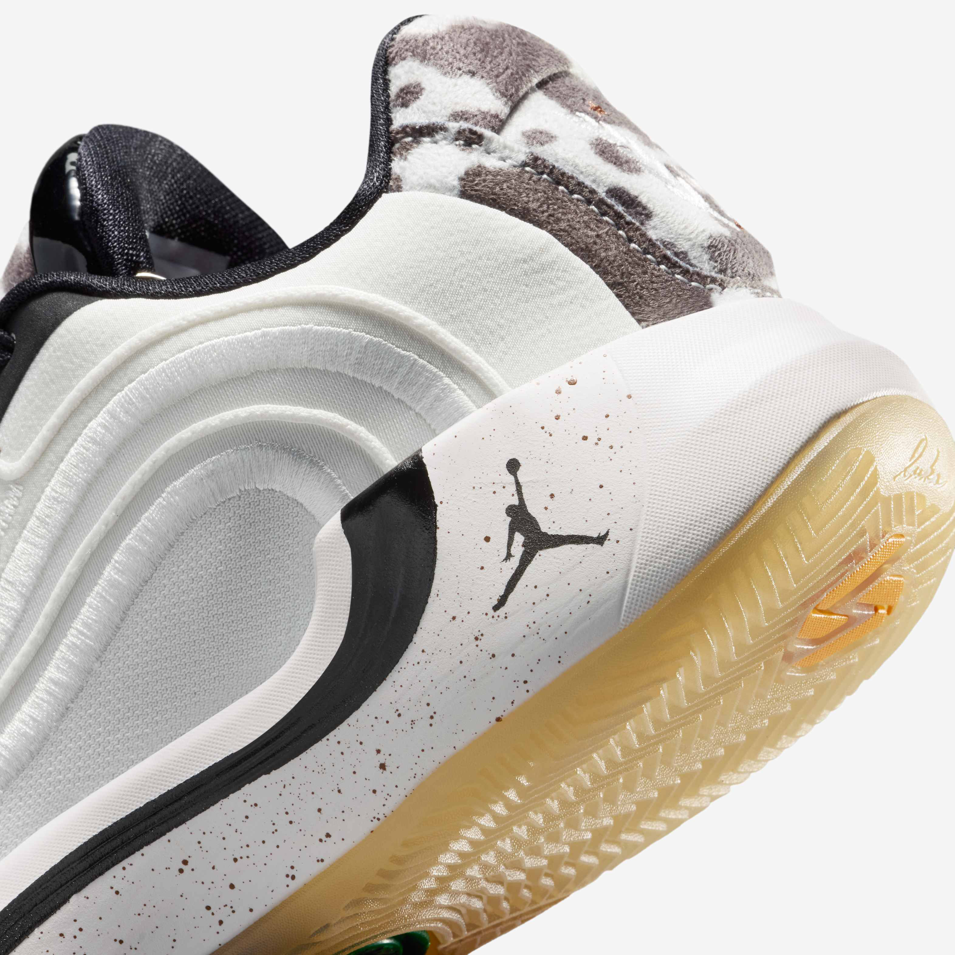 Luka 4 'Gone Ranching' image number 7