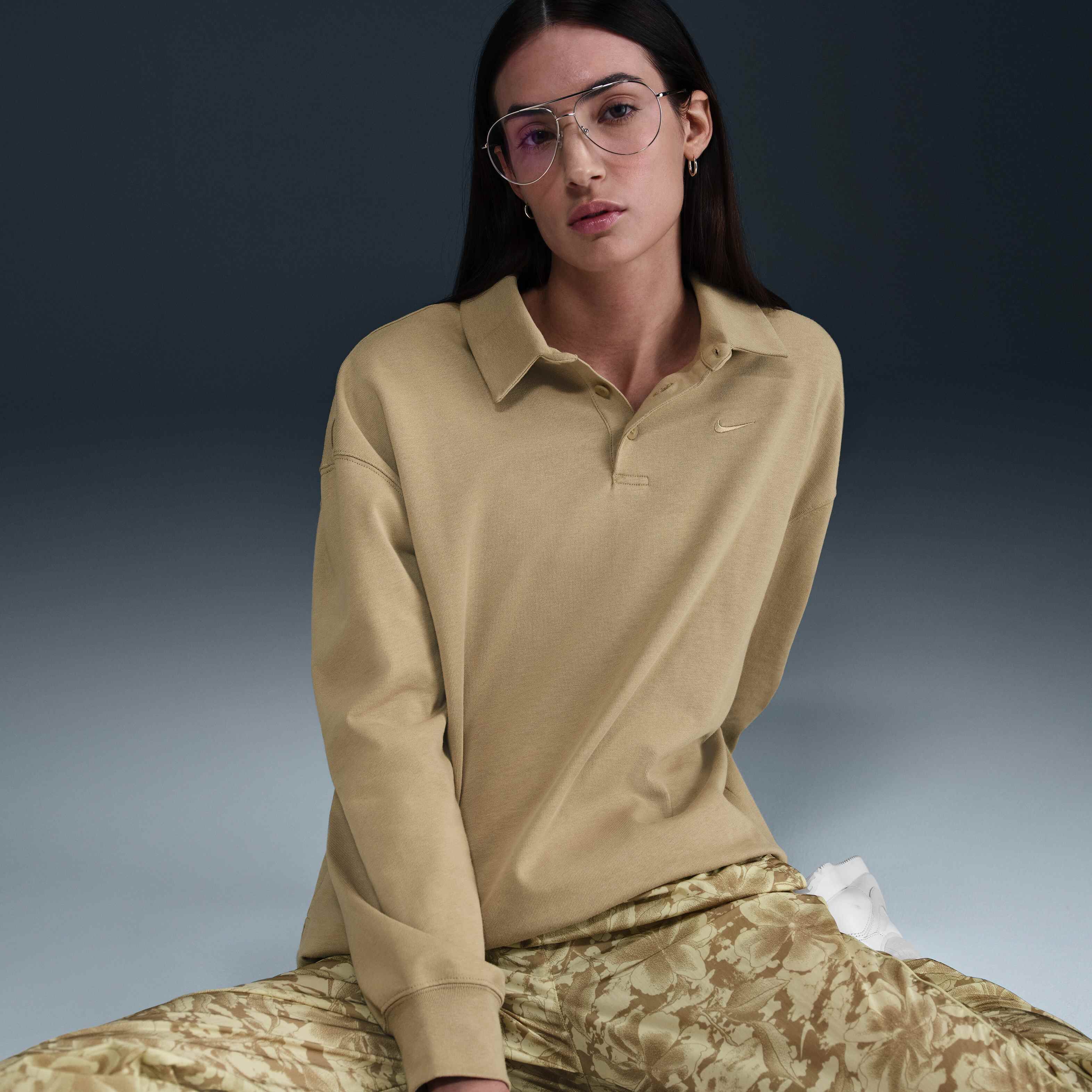 Nike Sportswear Essential image number 2