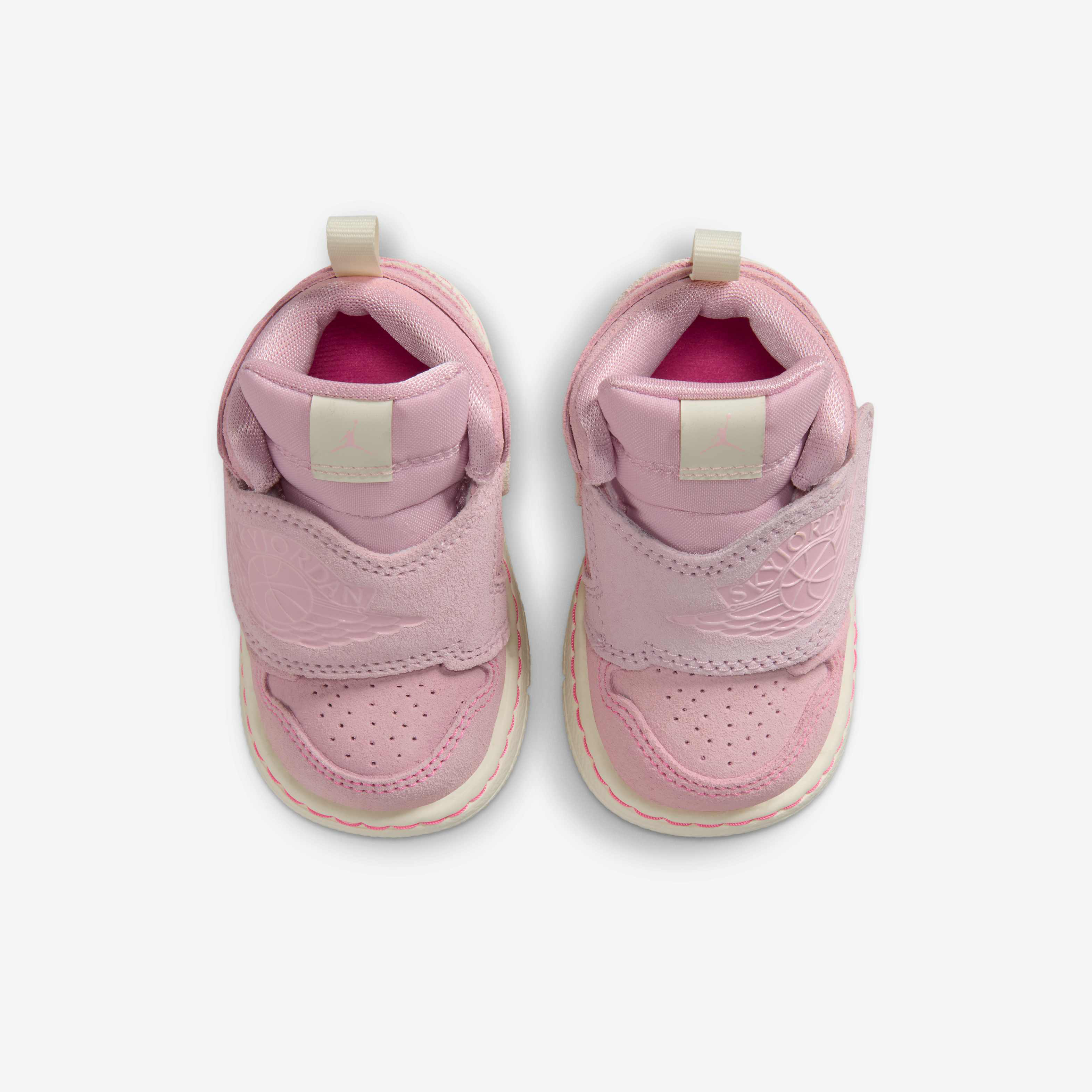 Sky Jordan 1 image number 3