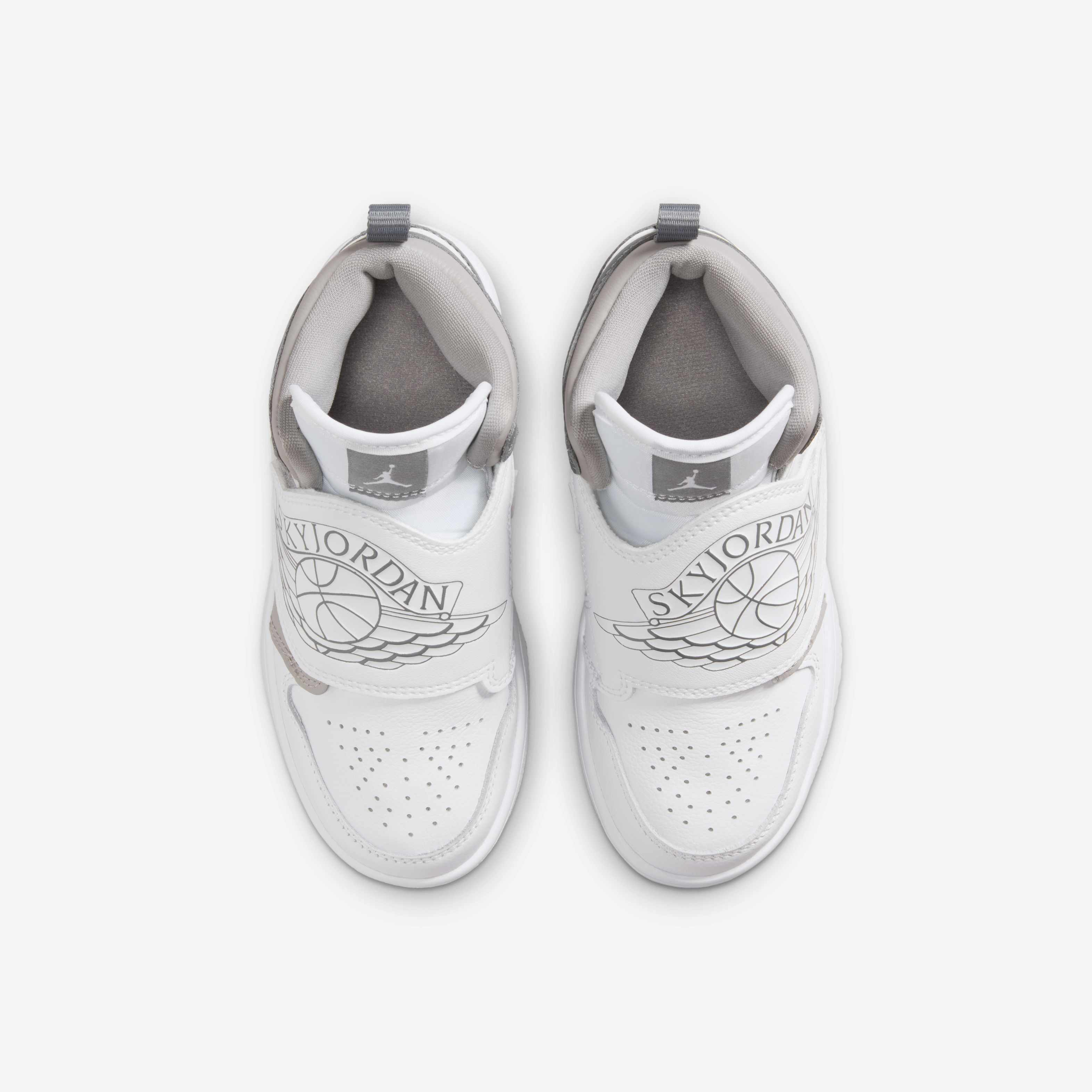 Sky Jordan 1 image number 3