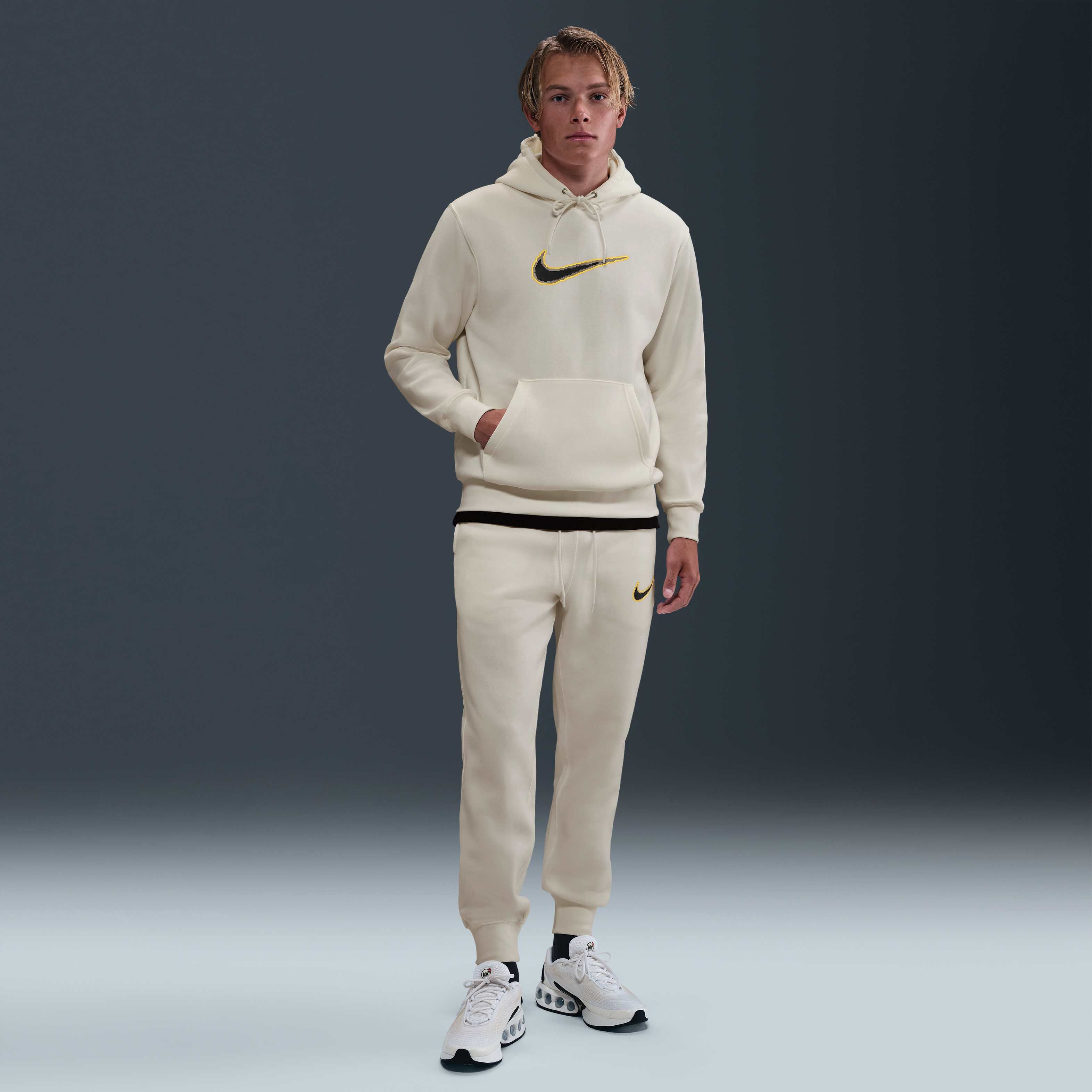 Nike Sportswear Club image number 3