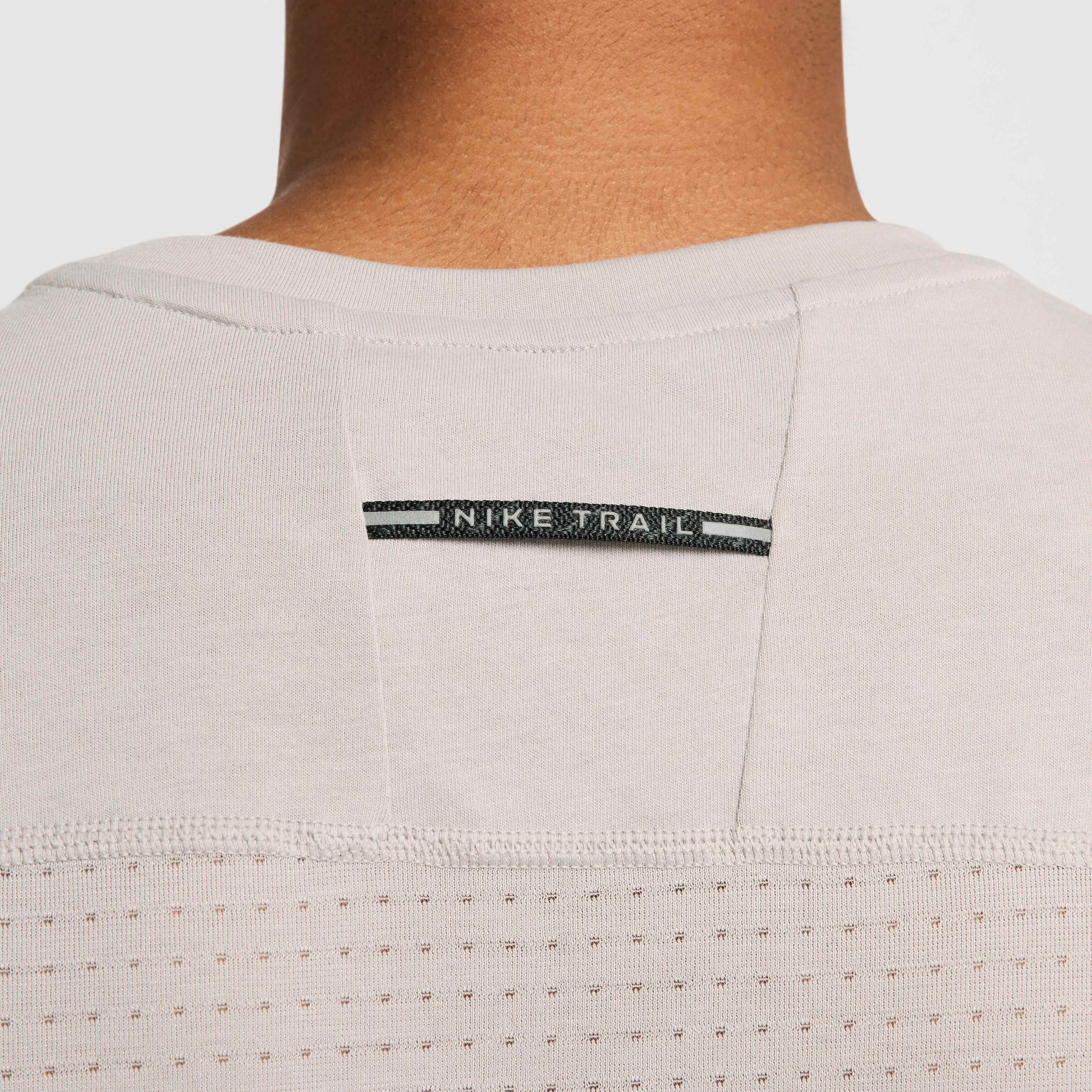 نايكي سولار تشيس image number 3